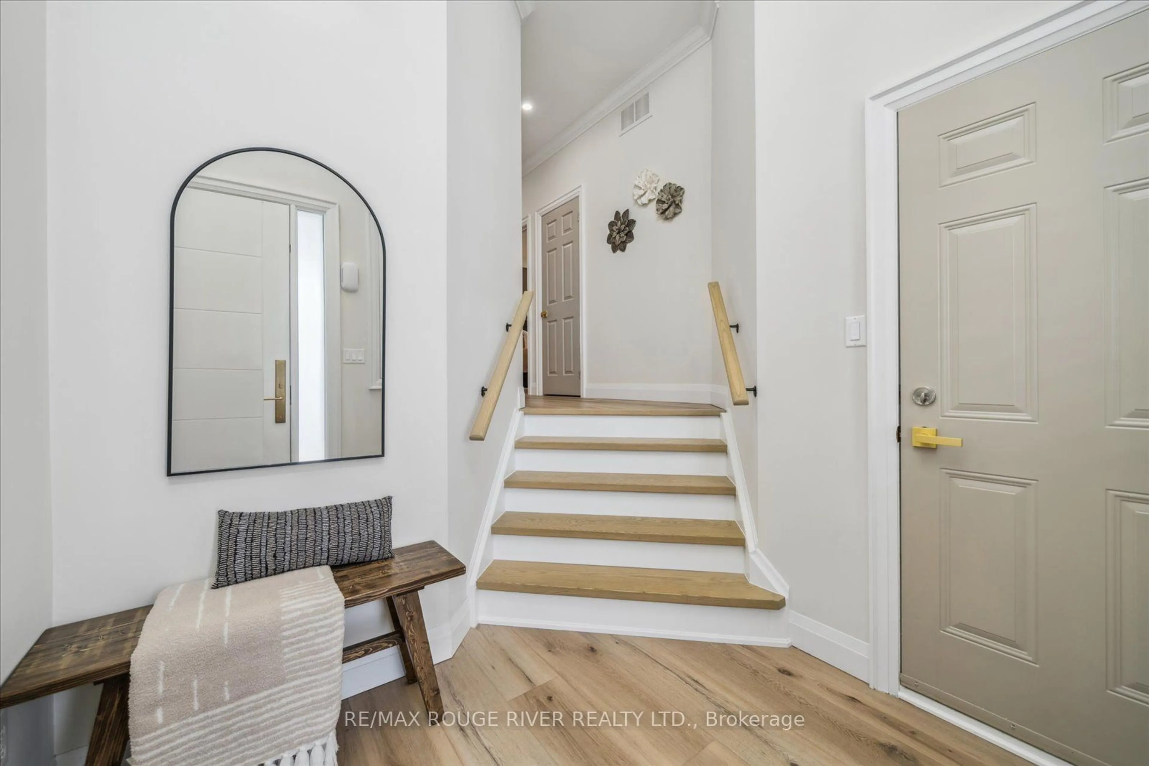 Indoor entryway for 448 West Scugog Lane, Clarington Ontario L1C 0G5