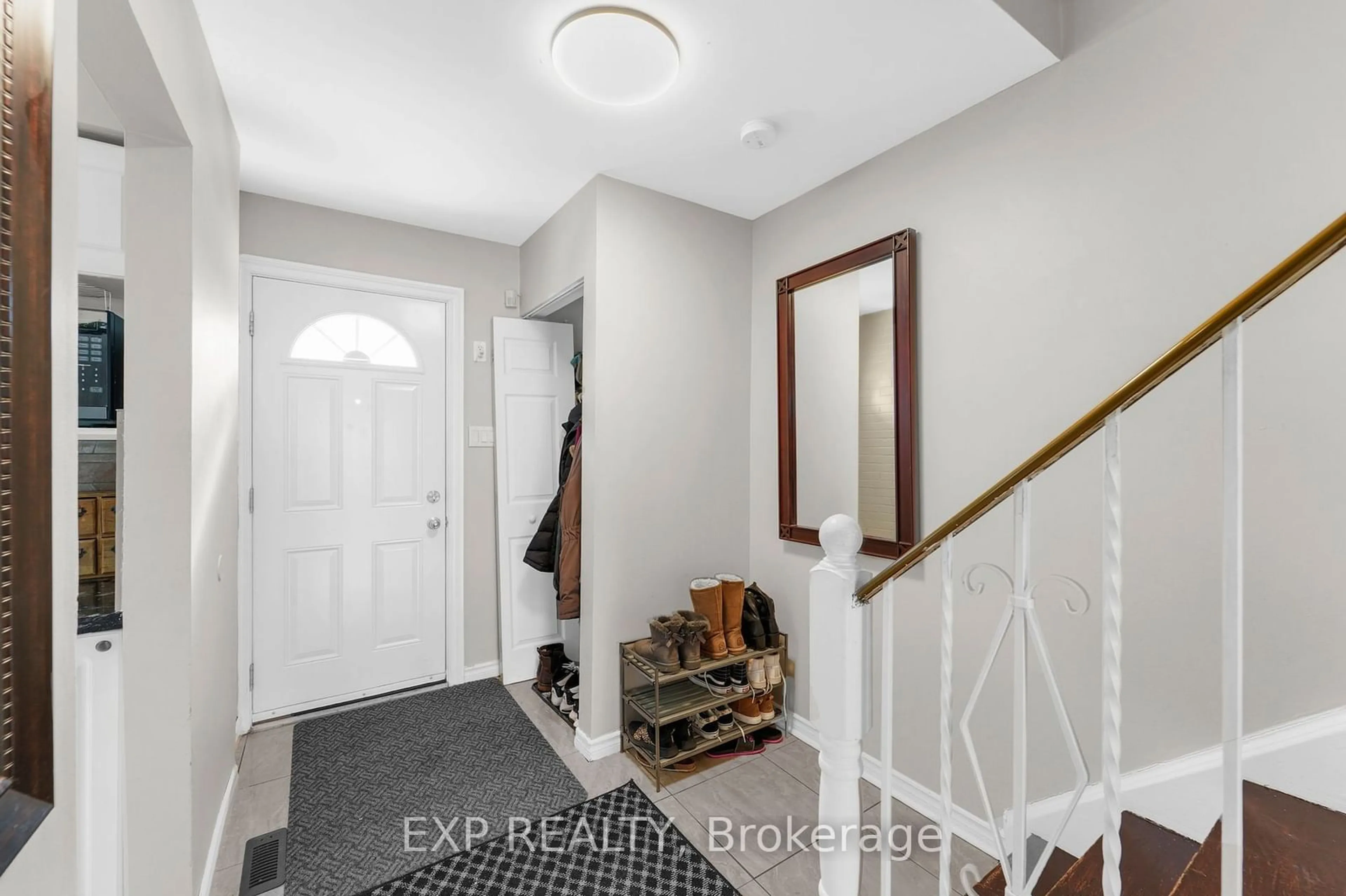 Indoor entryway for 1235 Radom St #57, Pickering Ontario L1W 1J3