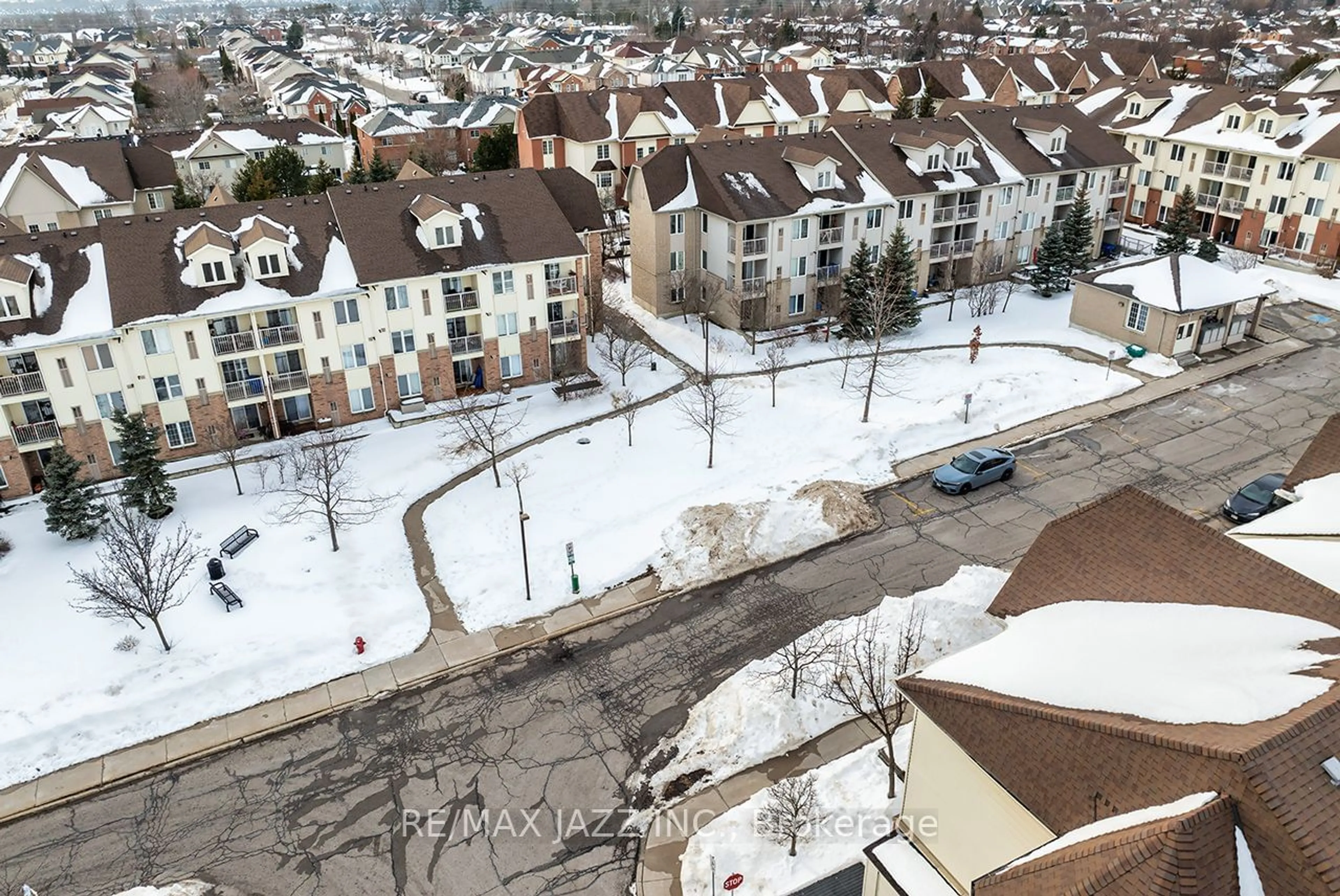 A pic from outside/outdoor area/front of a property/back of a property/a pic from drone, city buildings view from balcony for 29 Petra Way #2, Whitby Ontario L1R 0A7