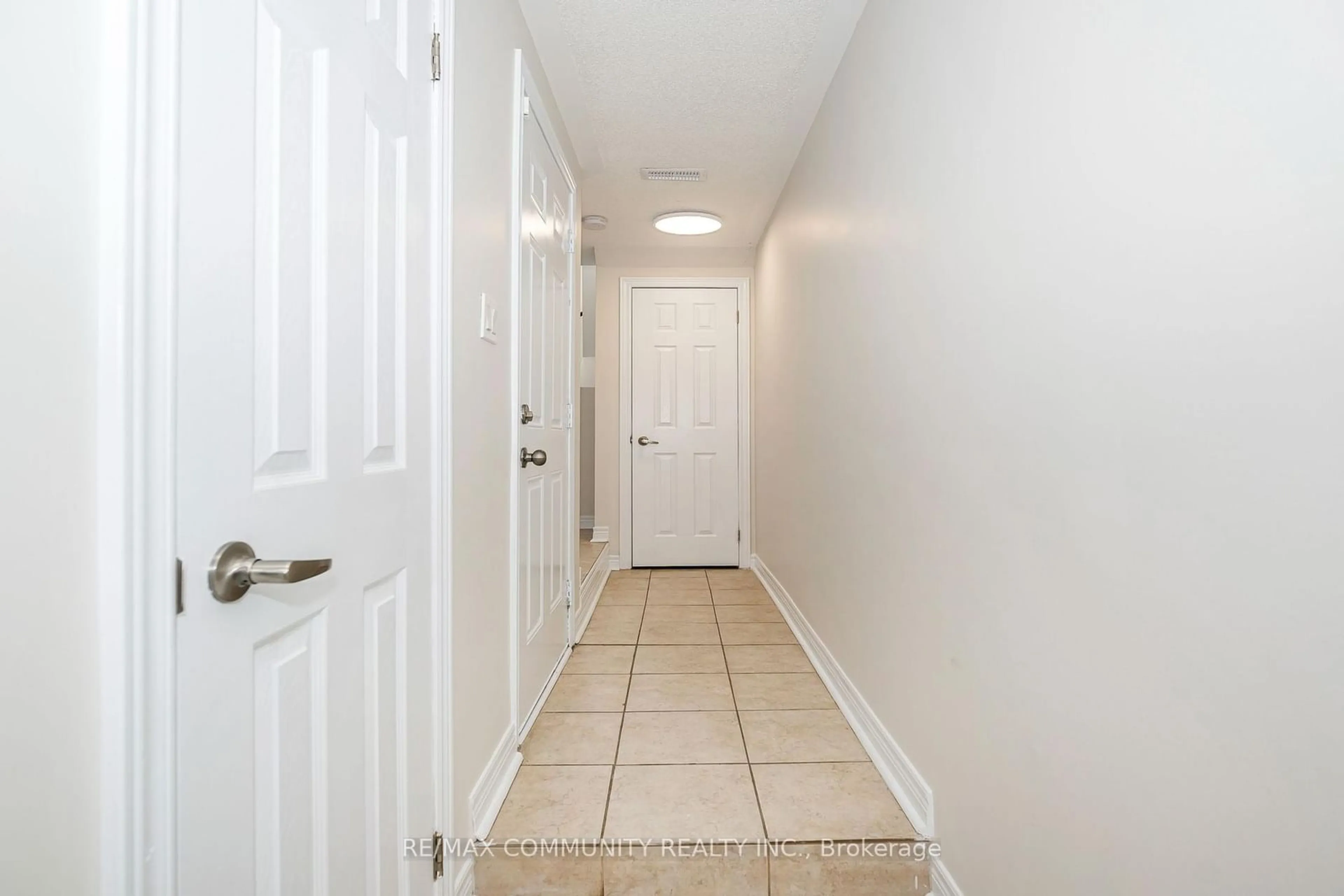 Indoor entryway for 18 Cooperage Lane, Ajax Ontario L1S 5C3