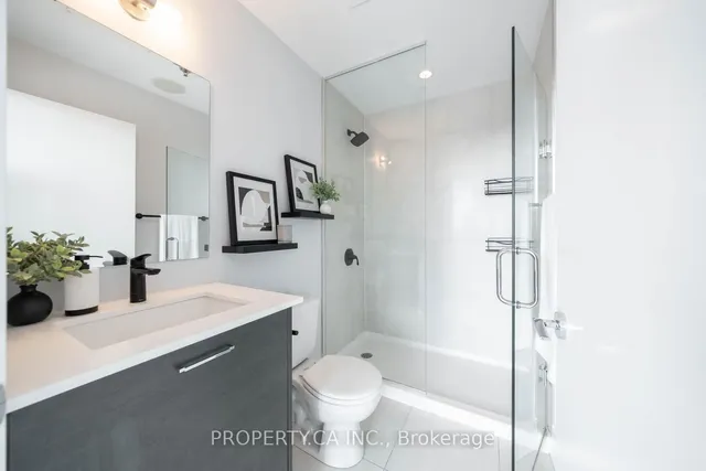 Additional property image - 630 Queen St Unit 810