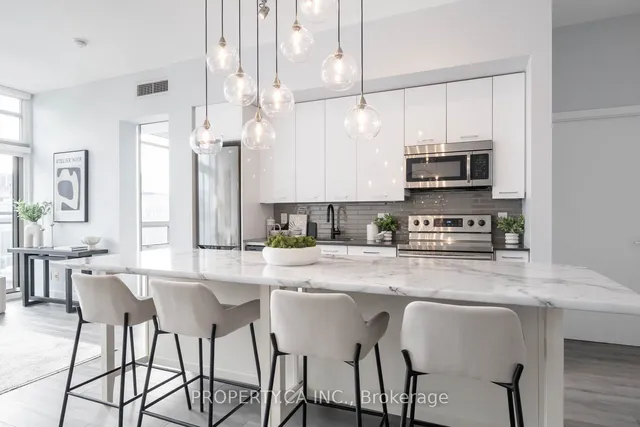 Additional property image - 630 Queen St Unit 810