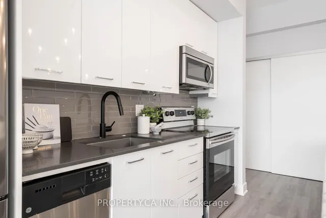 Additional property image - 630 Queen St Unit 810