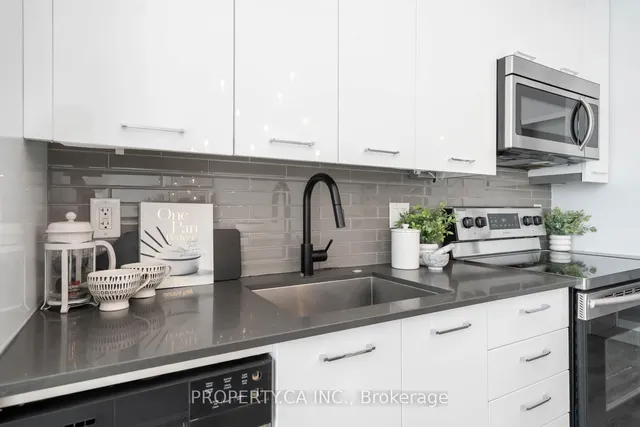 Additional property image - 630 Queen St Unit 810