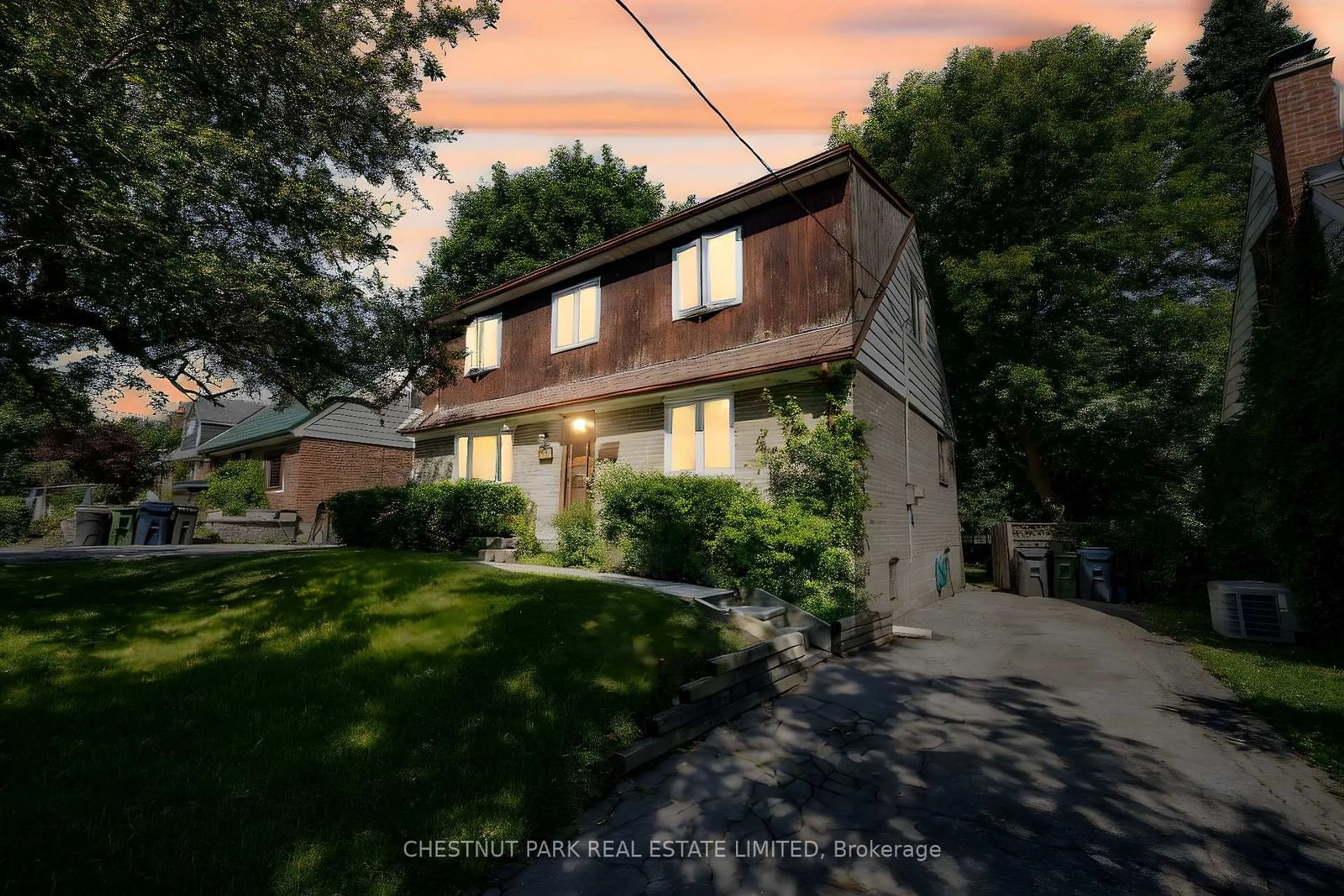 A pic from outside/outdoor area/front of a property/back of a property/a pic from drone, street for 14 Granard Blvd, Toronto Ontario M1M 2E1