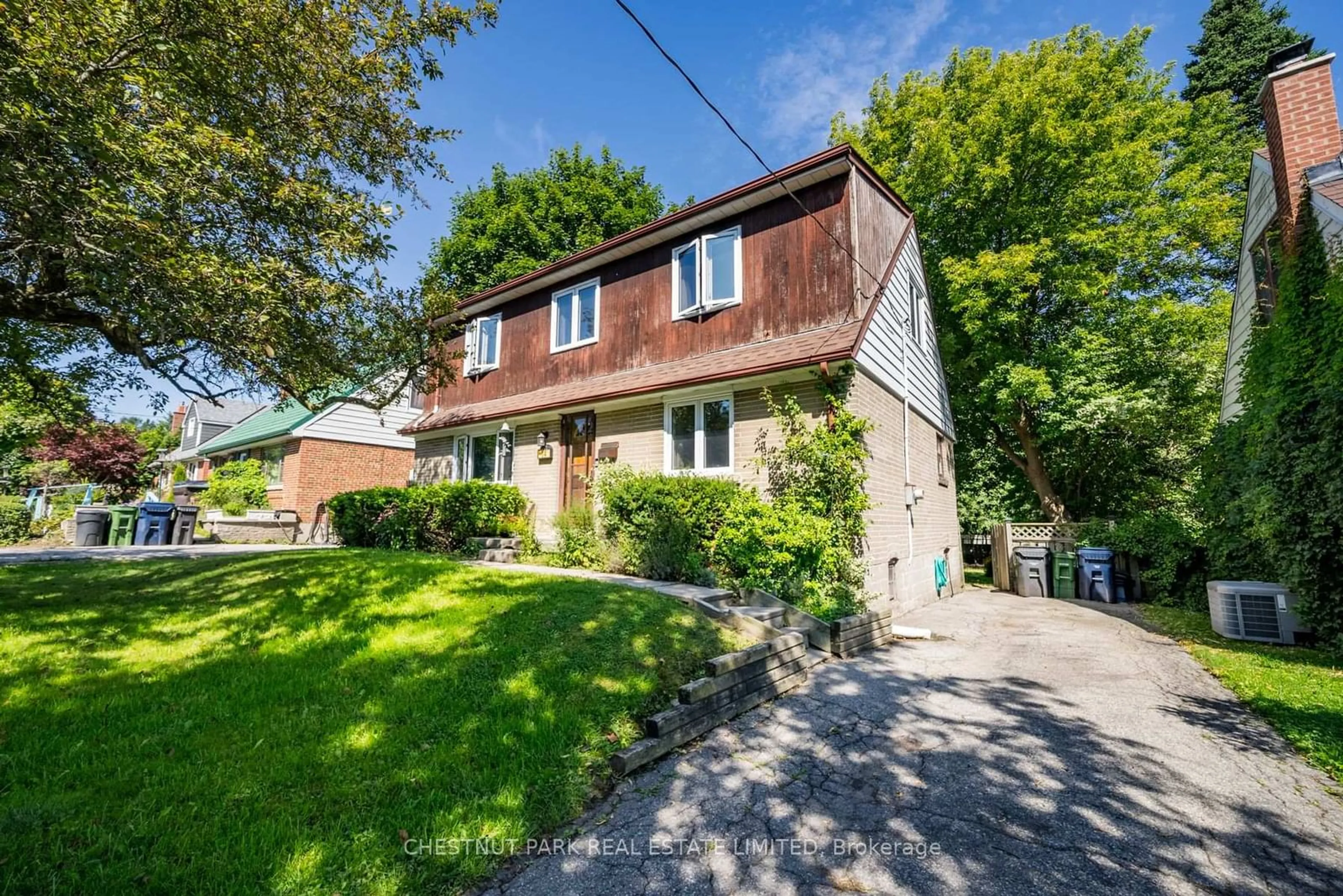 A pic from outside/outdoor area/front of a property/back of a property/a pic from drone, street for 14 Granard Blvd, Toronto Ontario M1M 2E1