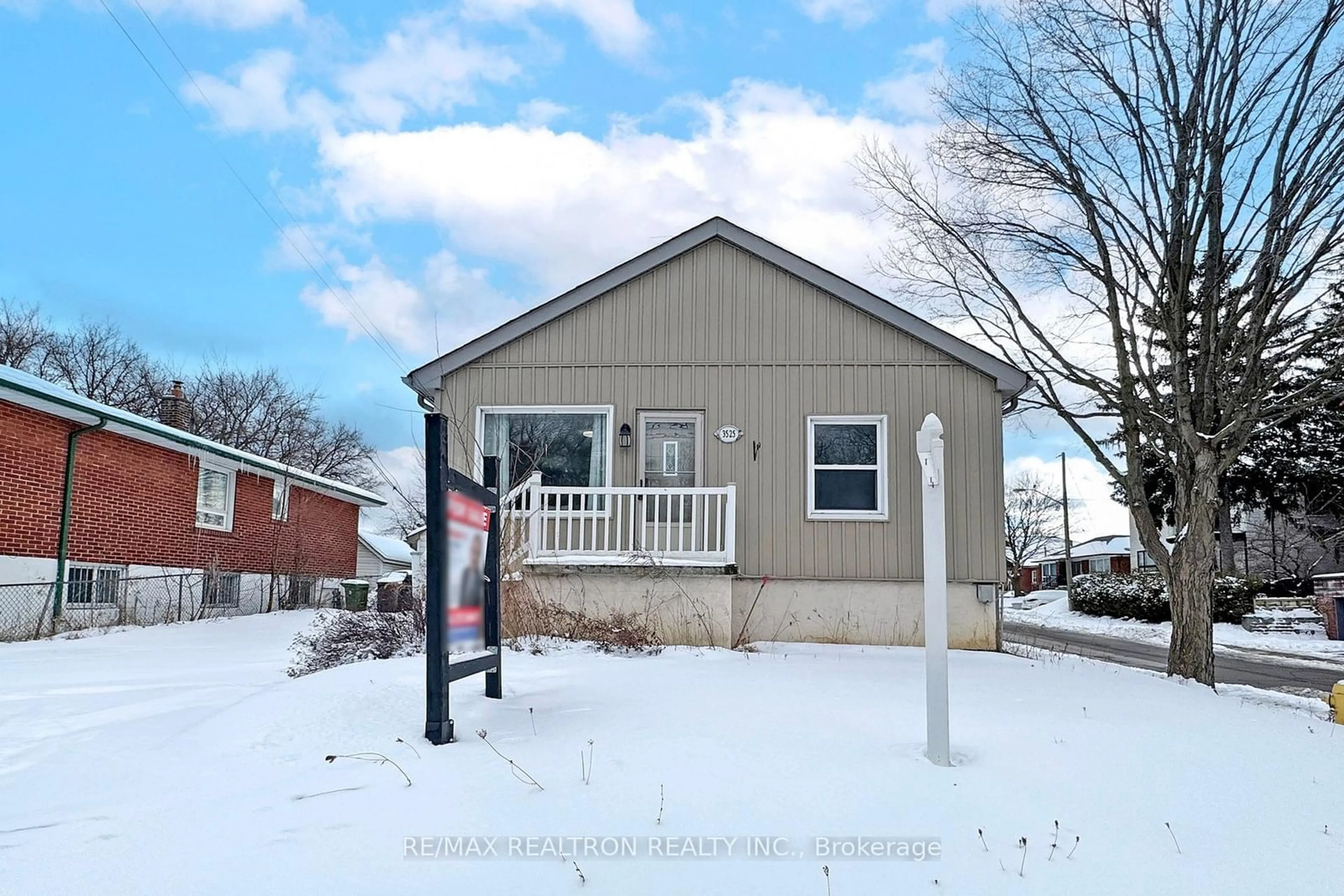 Home with vinyl exterior material, street for 3525 St. Clair Ave, Toronto Ontario M1K 1L5