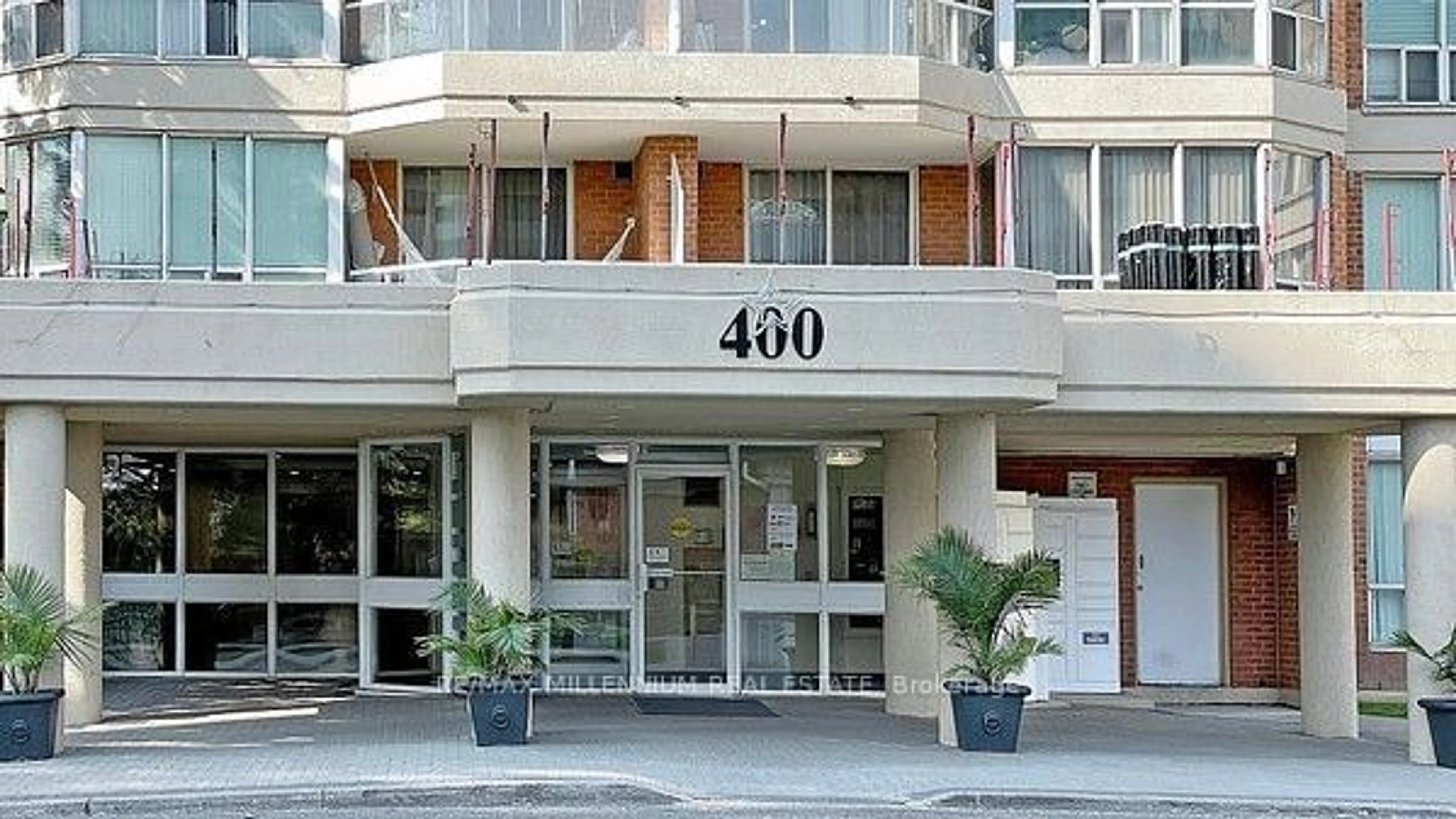 Indoor foyer for 400 McLevin Ave #711, Toronto Ontario M1B 5J4