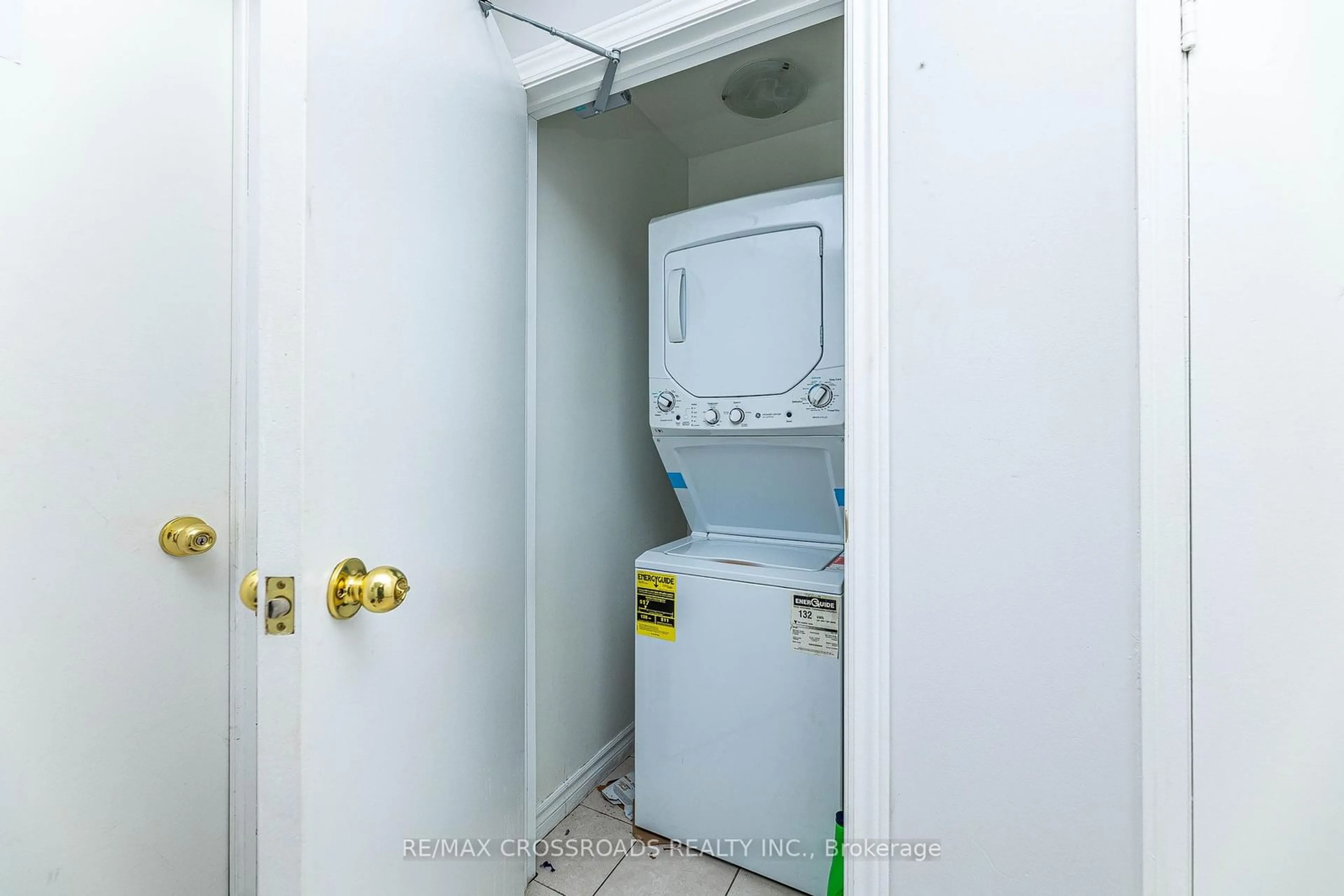 Laundry room for 75 Daniels Cres, Ajax Ontario L1T 1Y7