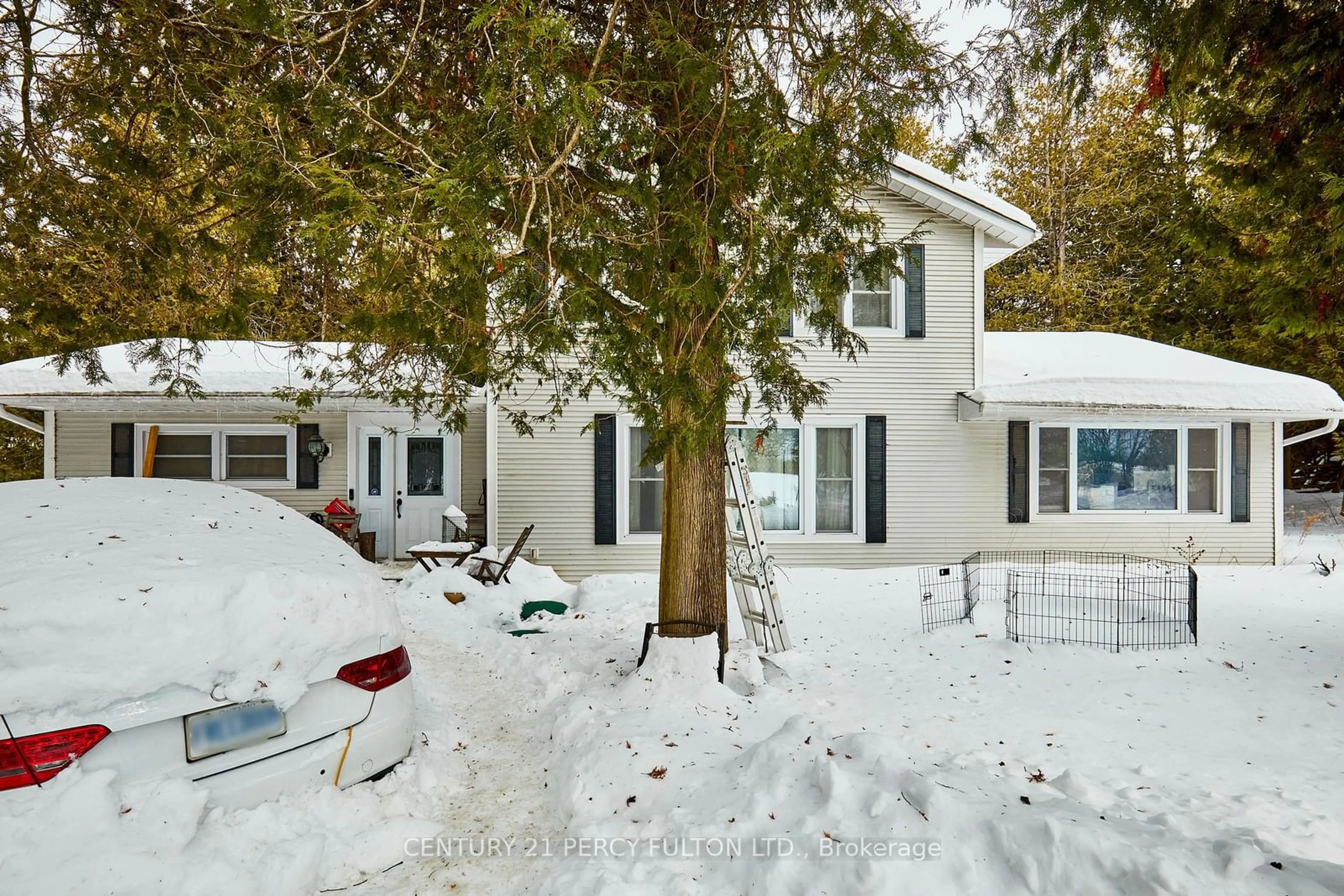 A pic from outside/outdoor area/front of a property/back of a property/a pic from drone, street for 5115 Westney Rd, Pickering Ontario L1Y 1A1