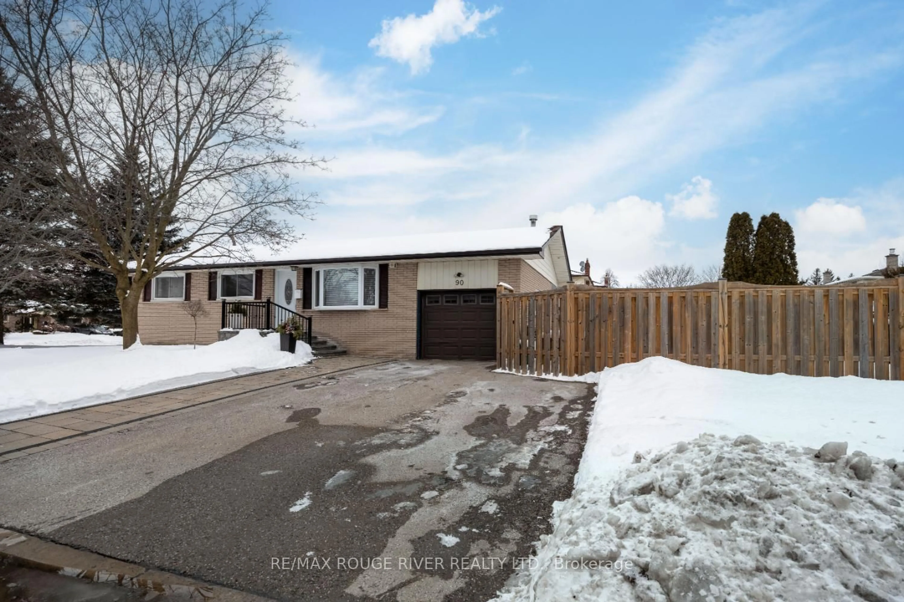 A pic from outside/outdoor area/front of a property/back of a property/a pic from drone, street for 90 Cayuga Ave, Oshawa Ontario L1G 3X7