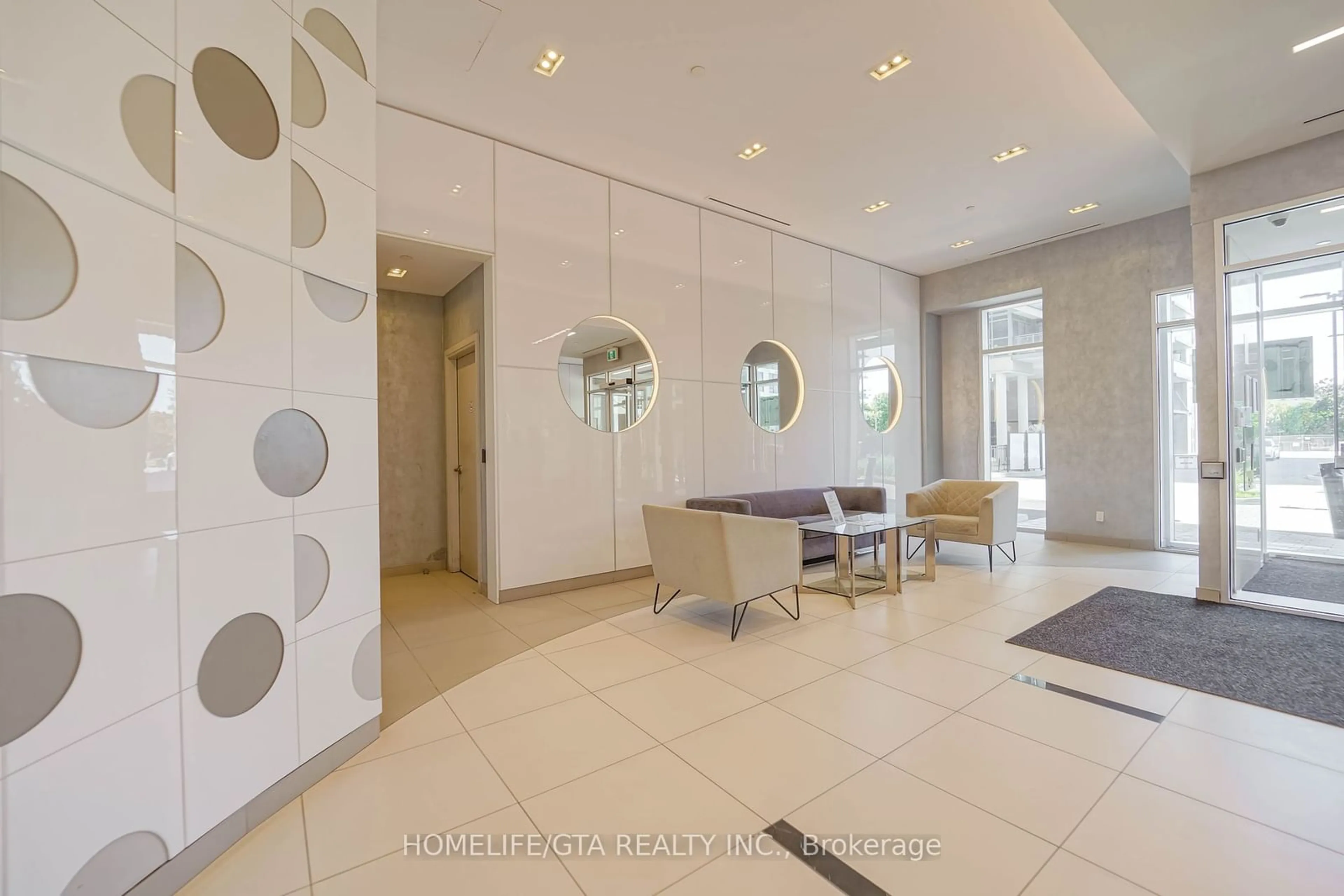 Indoor foyer for 30 Meadowglen Pl #714, Toronto Ontario M1G 0A6