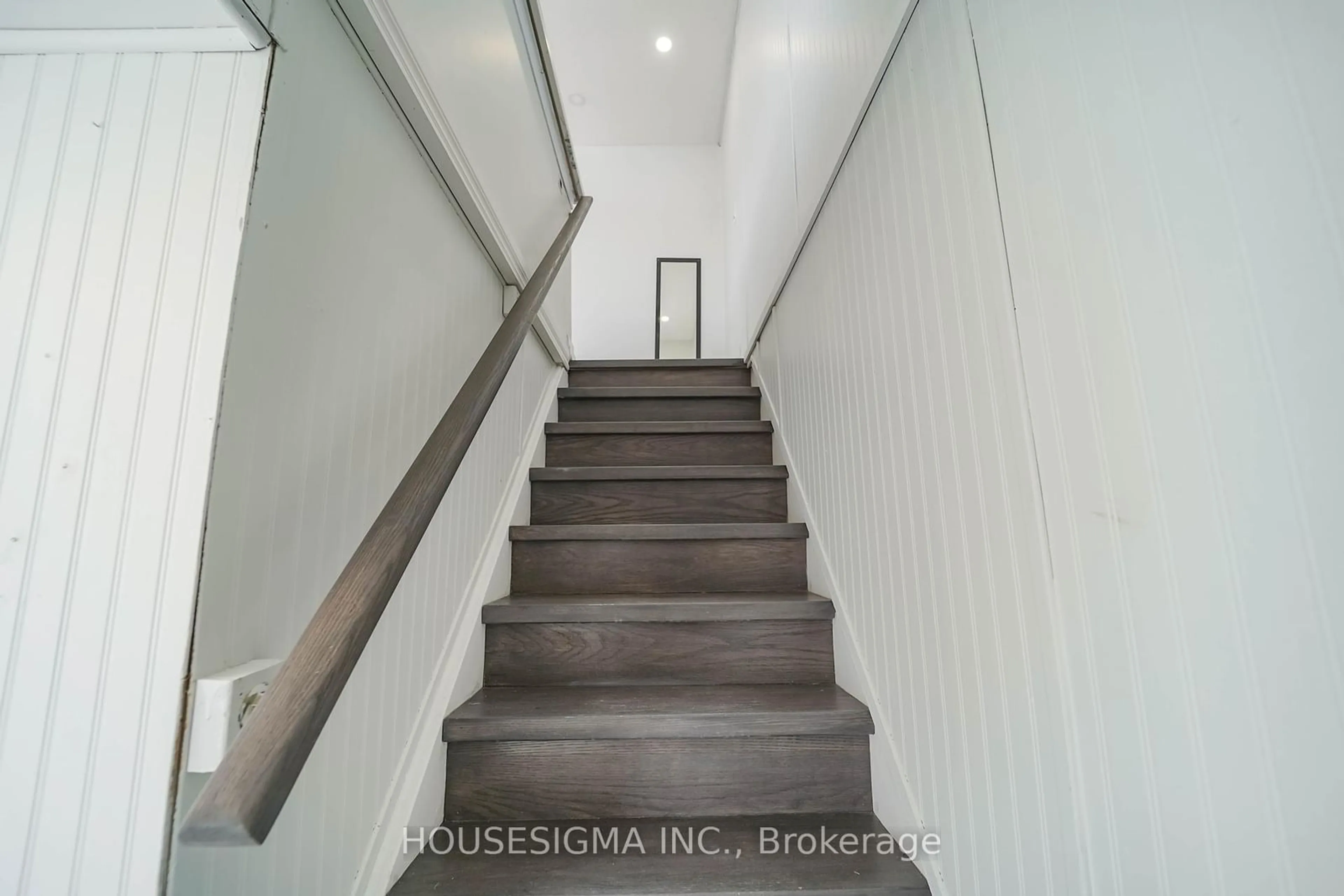 Stairs for 372 Daytona Crt, Oshawa Ontario L1K 1H9