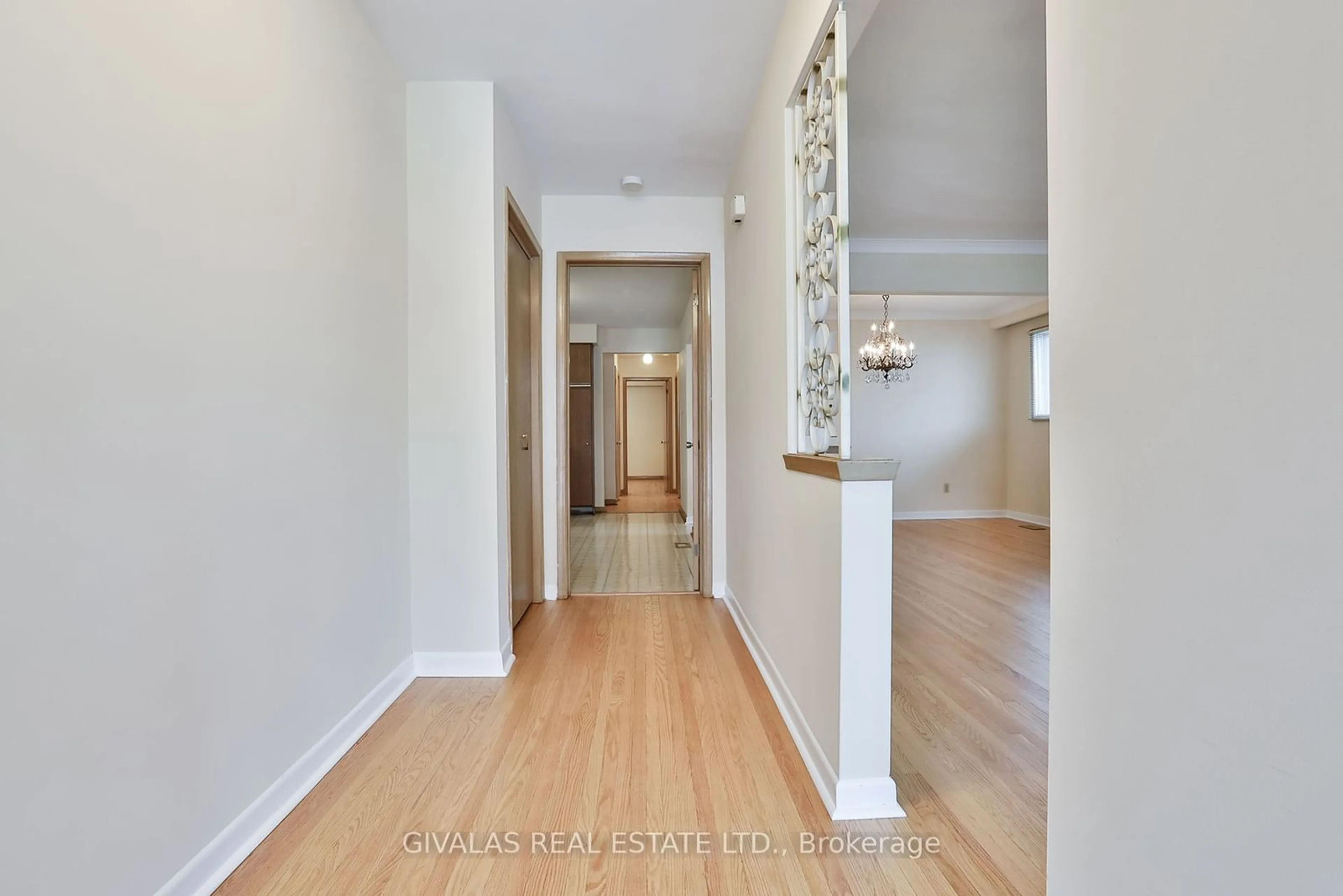 Indoor entryway for 75 Newlands Ave, Toronto Ontario M1L 1S1