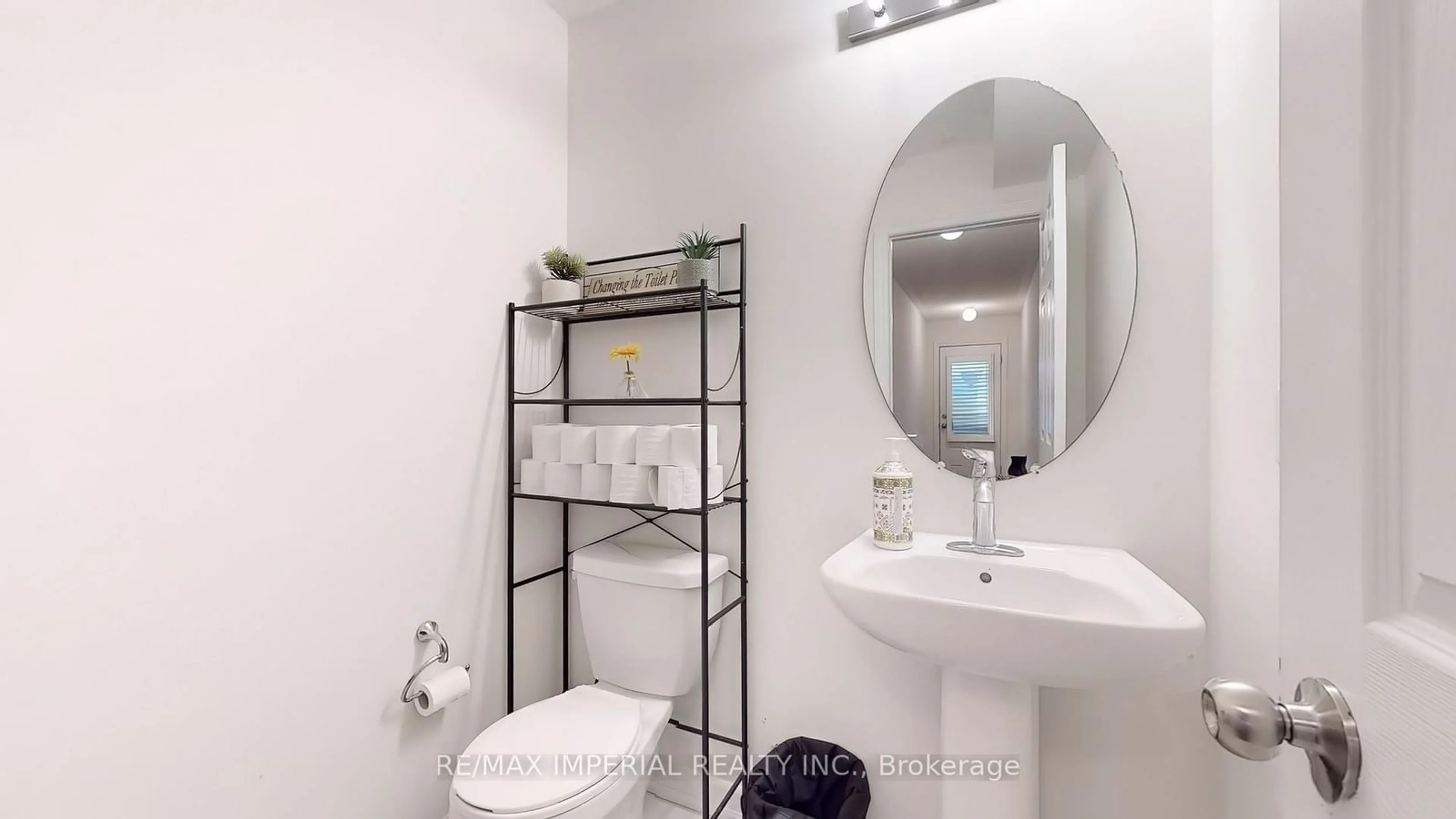 Standard bathroom, unknown for 7 Cornerside Way, Whitby Ontario L1M 0L8