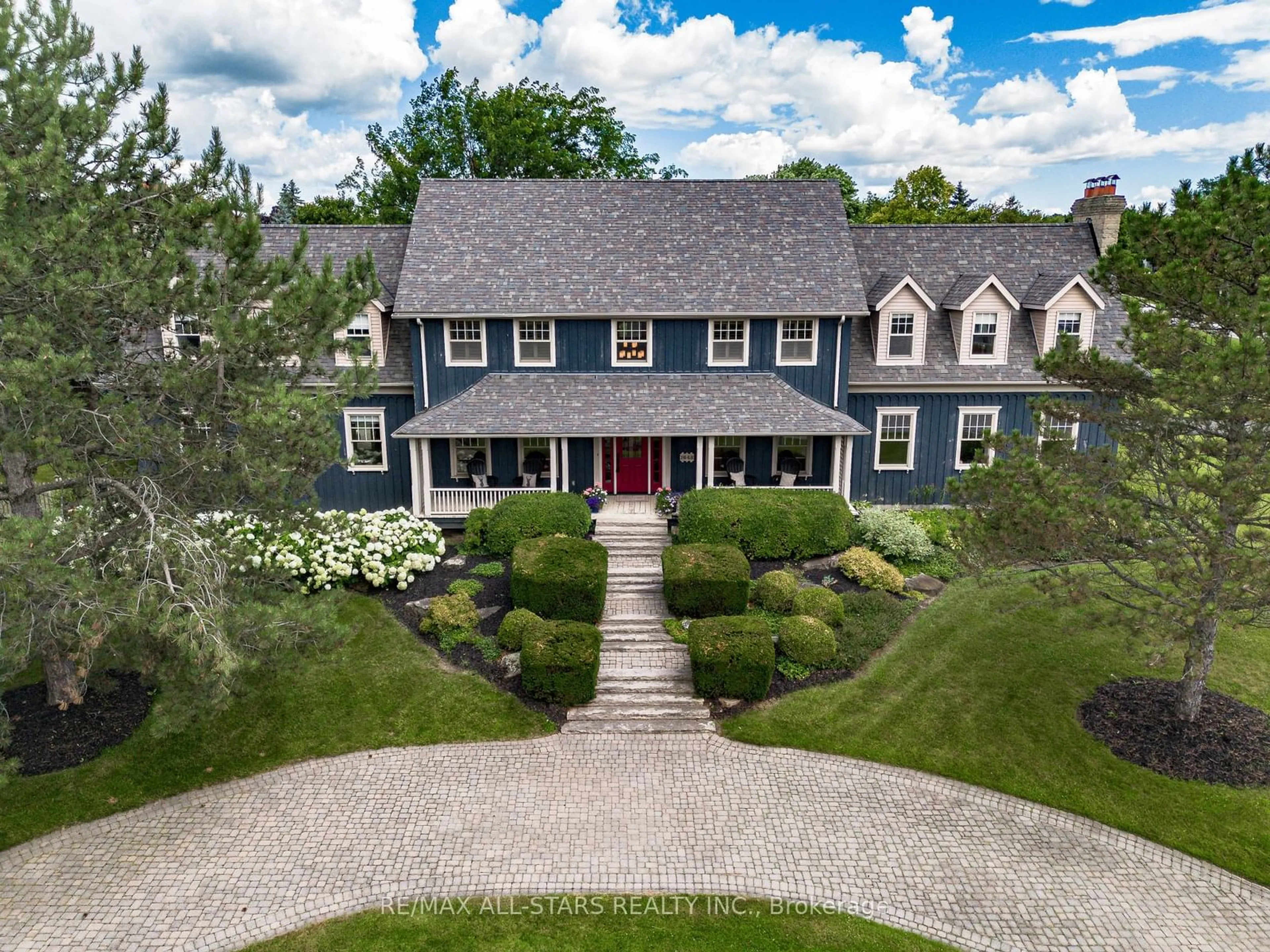 A pic from outside/outdoor area/front of a property/back of a property/a pic from drone, street for 1648 Acorn Lane, Pickering Ontario L1Y 1A7