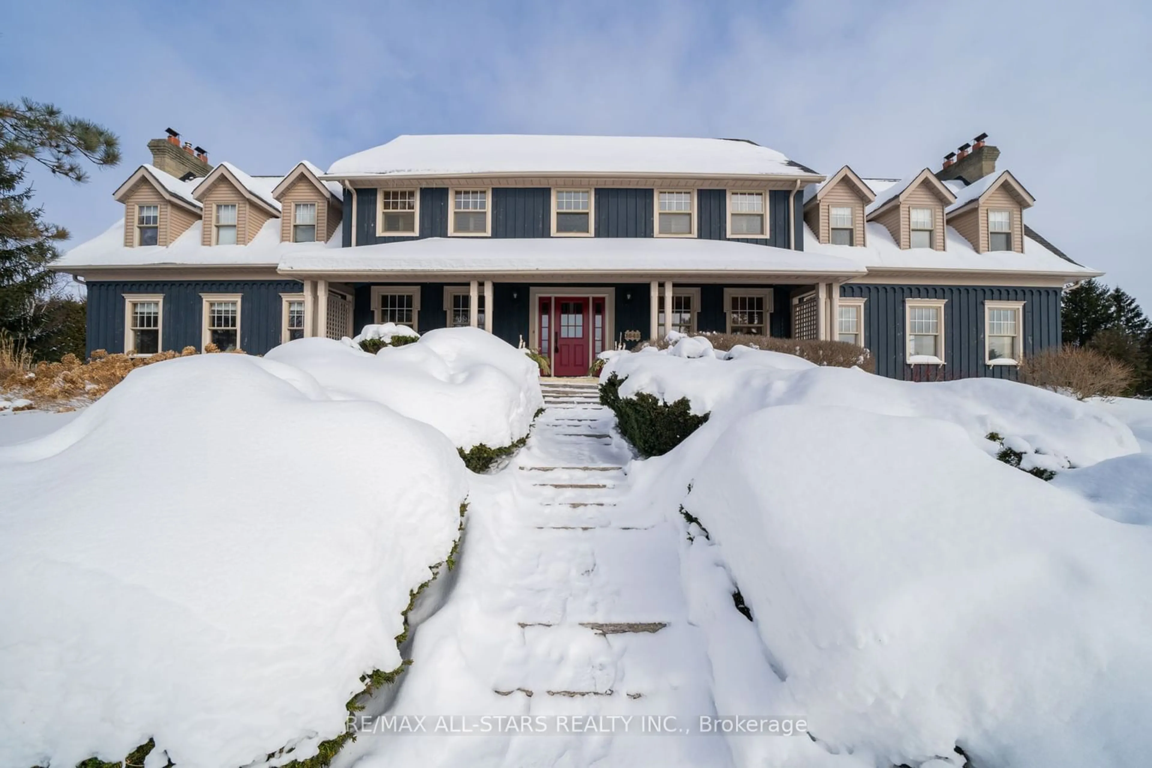 A pic from outside/outdoor area/front of a property/back of a property/a pic from drone, street for 1648 Acorn Lane, Pickering Ontario L1Y 1A7