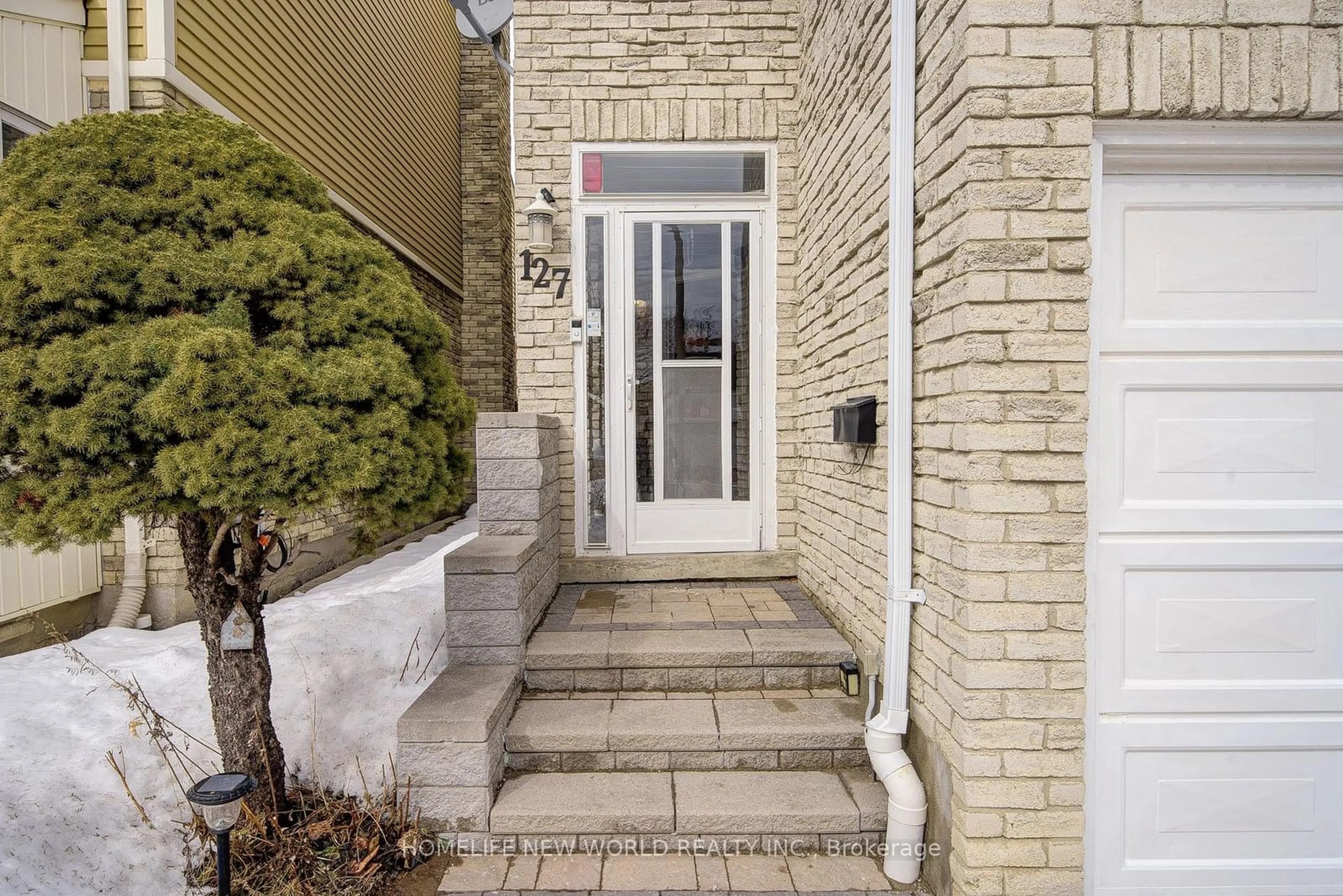 Indoor entryway for 127 Sandyhook Sq, Toronto Ontario M1W 3N6