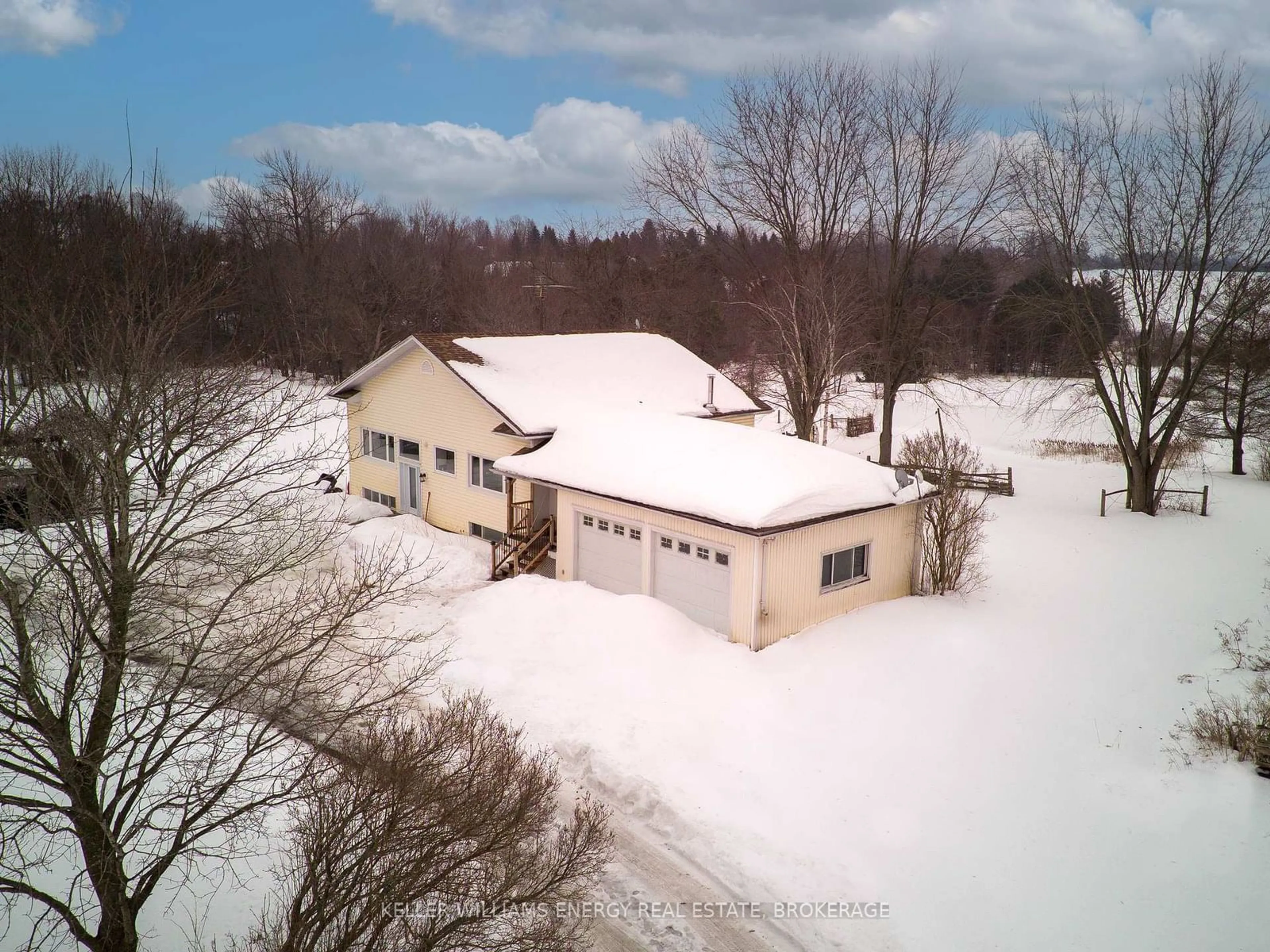 A pic from outside/outdoor area/front of a property/back of a property/a pic from drone, building for 2370 Bruce Rd, Scugog Ontario L0C 1G0