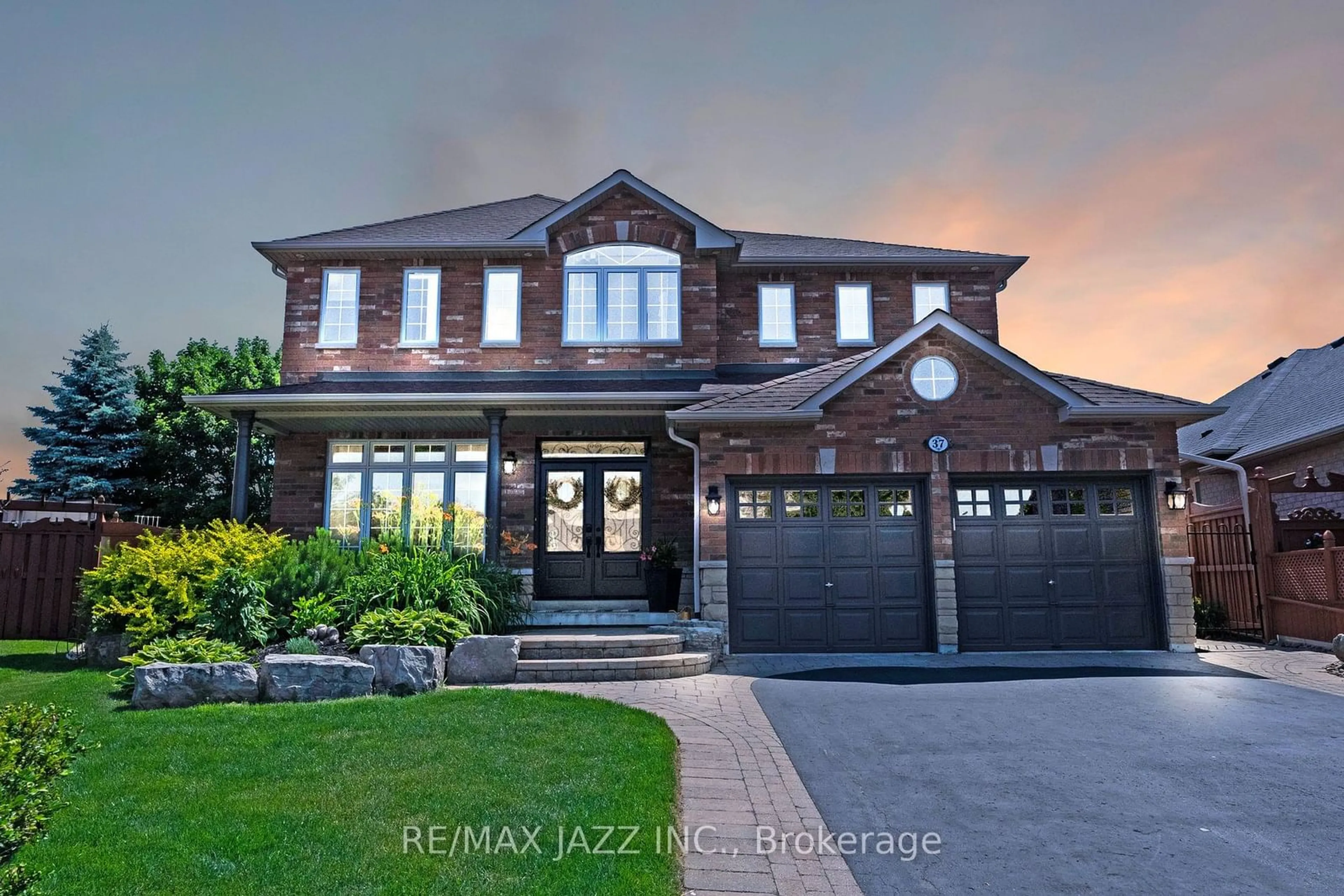 Home with brick exterior material, street for 37 Bridle Crt, Clarington Ontario L1E 2B1