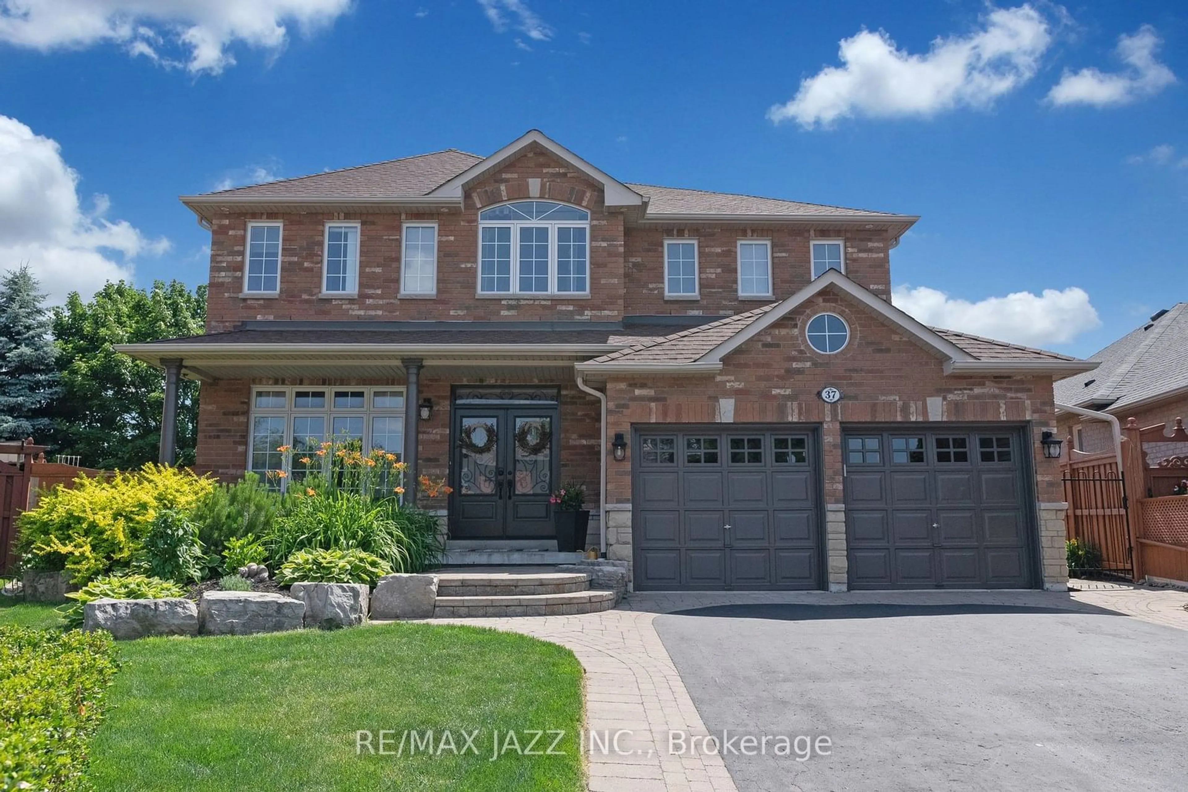 Home with brick exterior material, street for 37 Bridle Crt, Clarington Ontario L1E 2B1