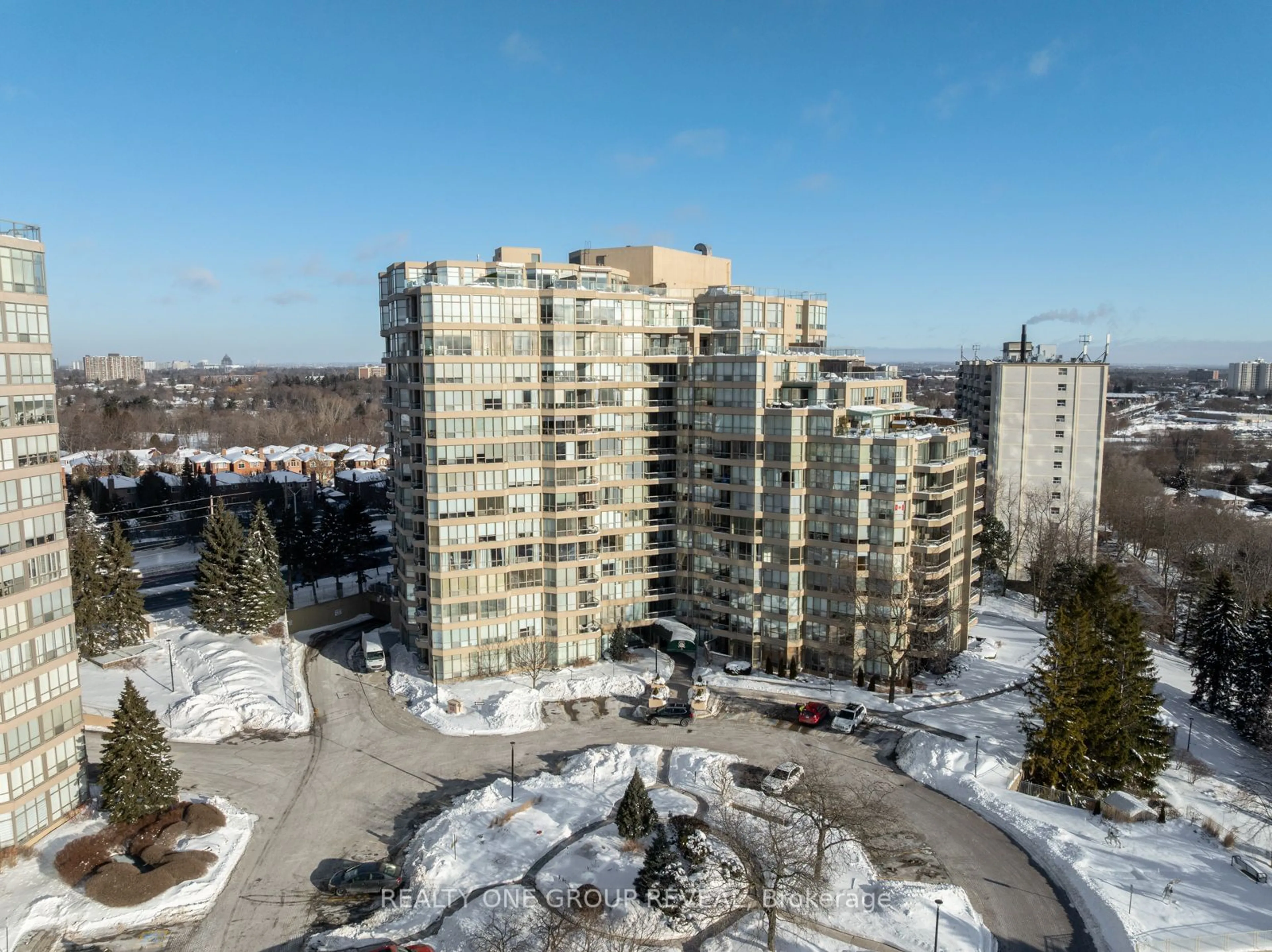 A pic from outside/outdoor area/front of a property/back of a property/a pic from drone, city buildings view from balcony for 20 Guildwood Pkwy #910, Toronto Ontario M1E 5B6