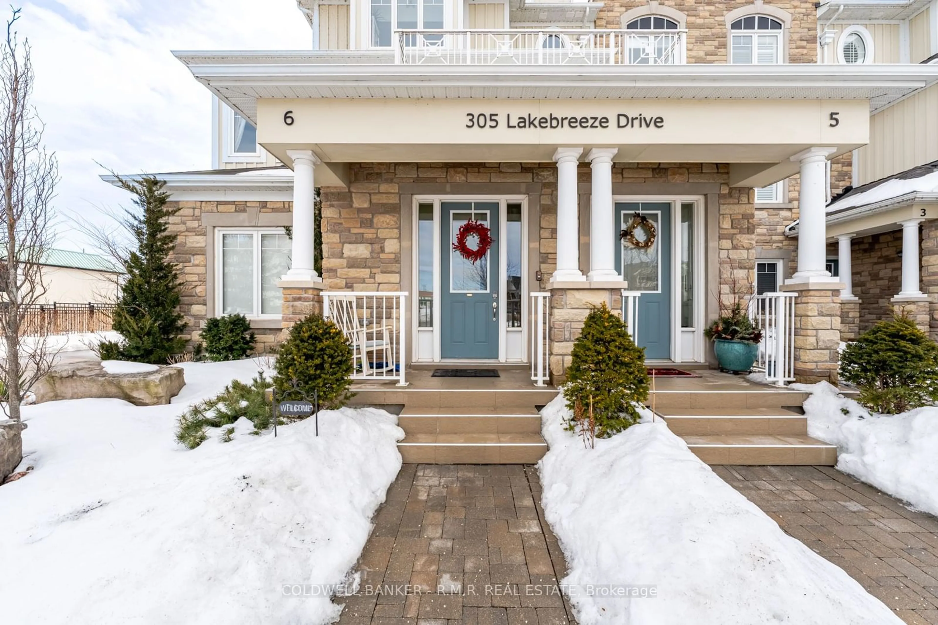 Indoor entryway for 305 Lakebreeze Dr #6G, Clarington Ontario L1B 0A1