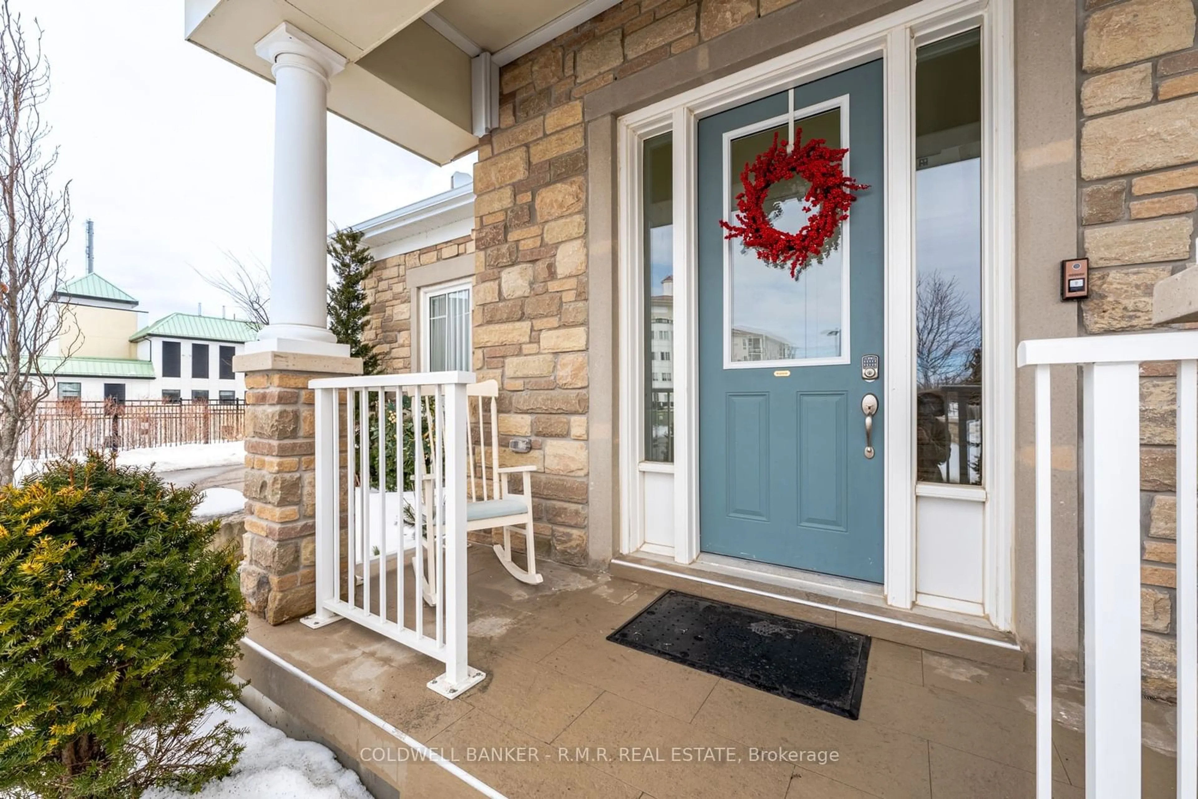 Indoor entryway for 305 Lakebreeze Dr #6G, Clarington Ontario L1B 0A1