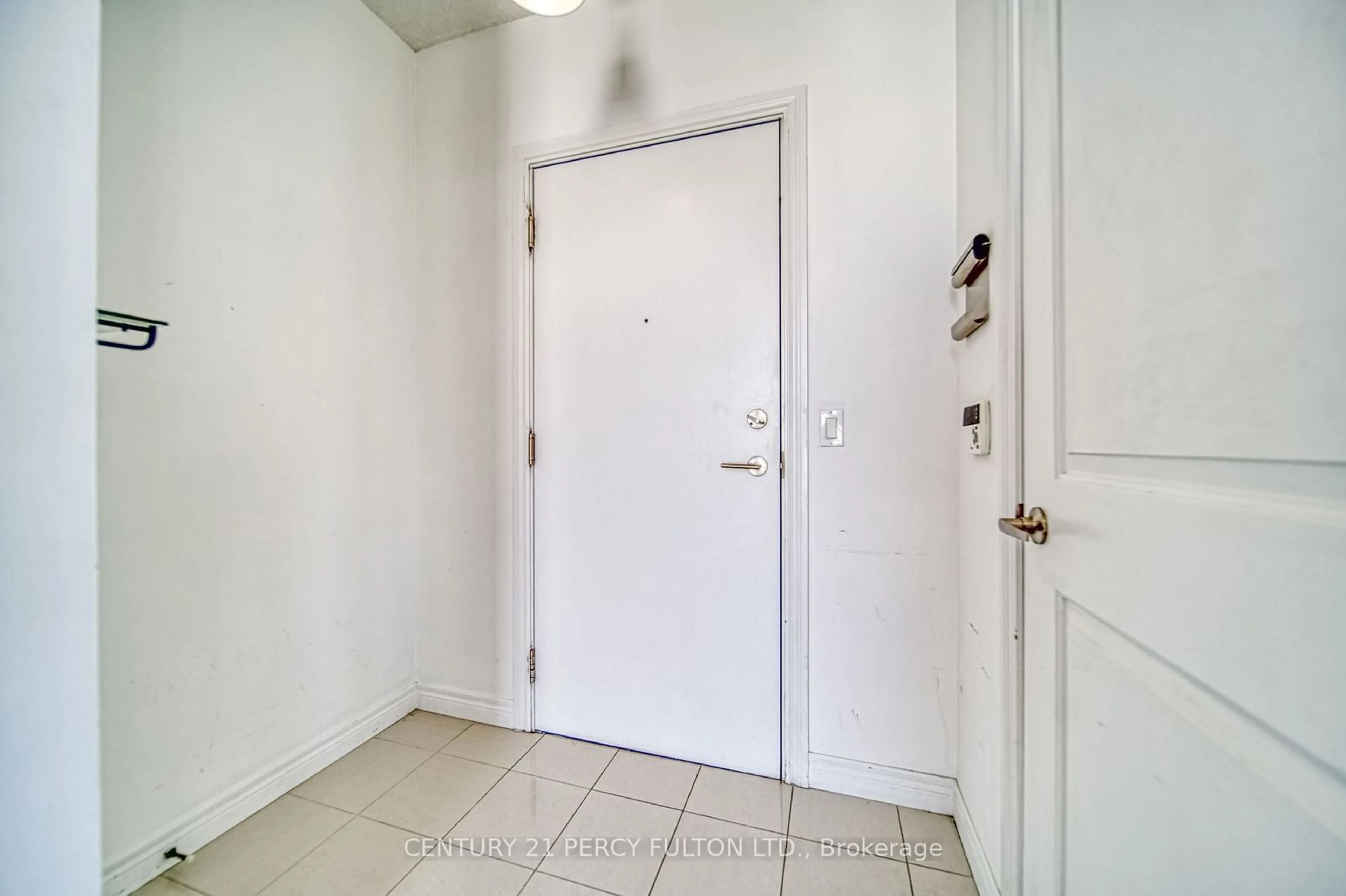 Indoor entryway for 50 Town Centre Crt #PH3, Toronto Ontario M1P 0A9