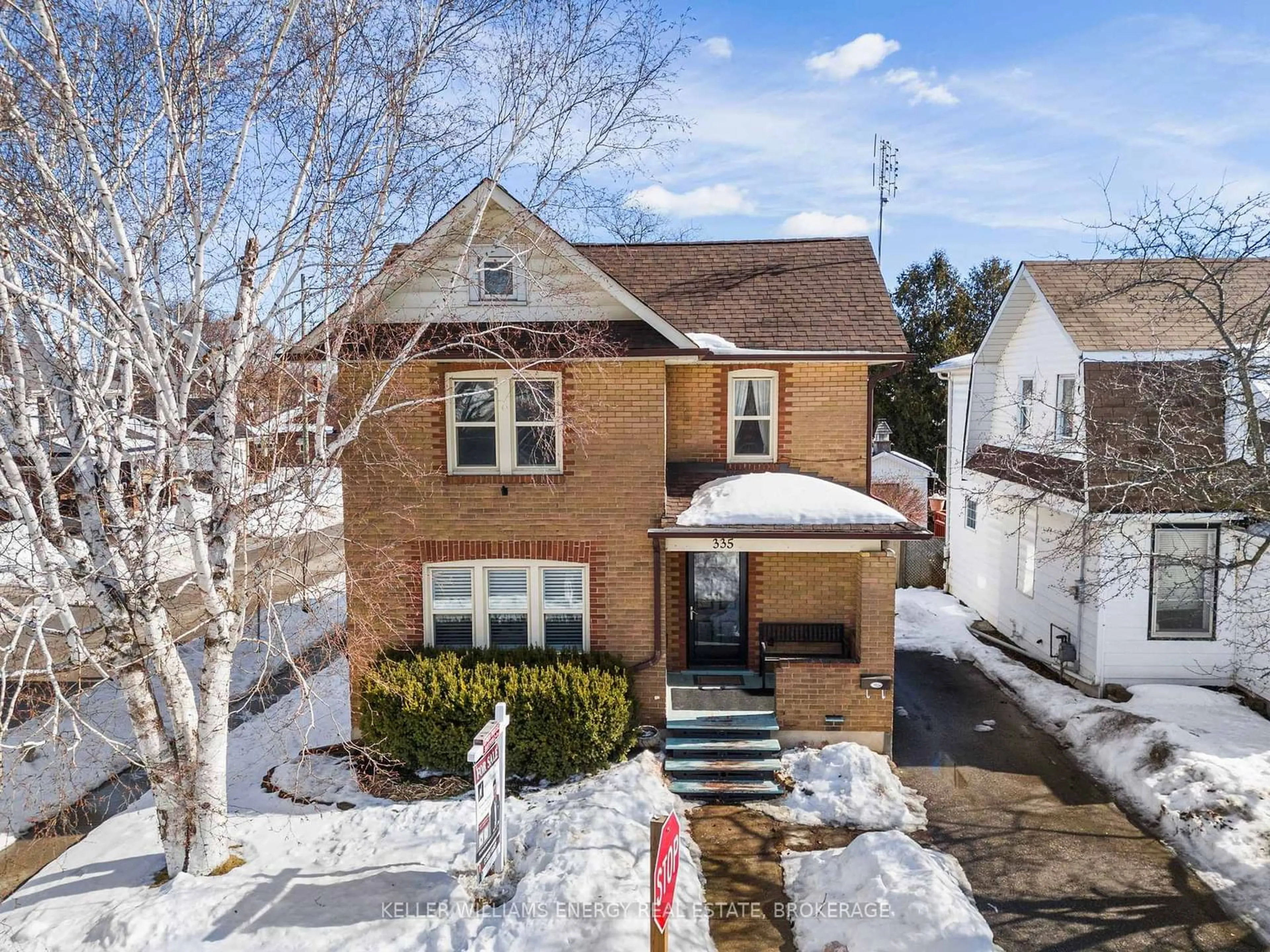 A pic from outside/outdoor area/front of a property/back of a property/a pic from drone, street for 335 Kingsdale Ave, Oshawa Ontario L1G 5H3