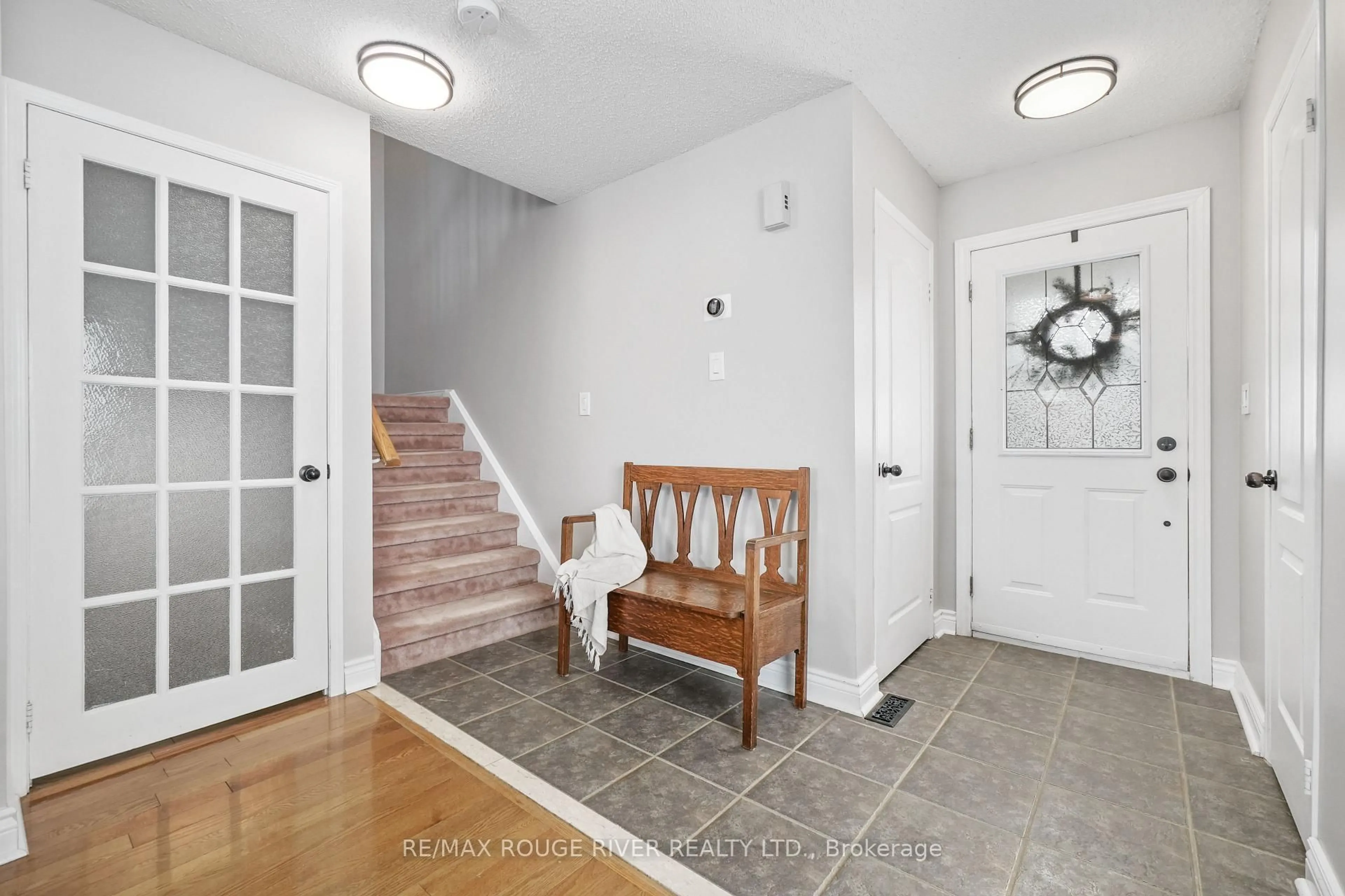 Indoor entryway for 15 Bridges Dr, Clarington Ontario L1B 1M6