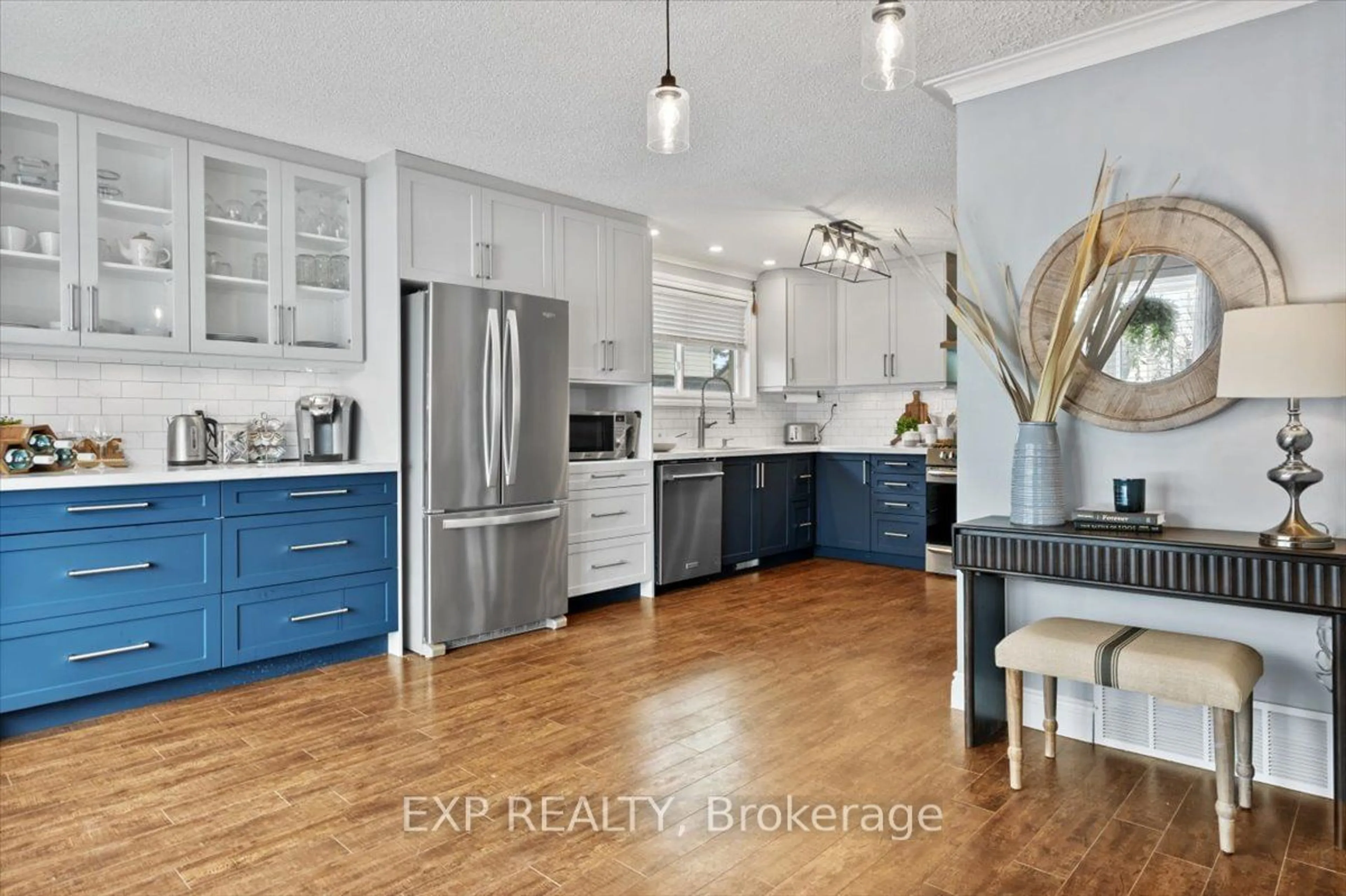 Open concept kitchen, unknown for 203 Stewart St, Whitby Ontario L1N 3V2