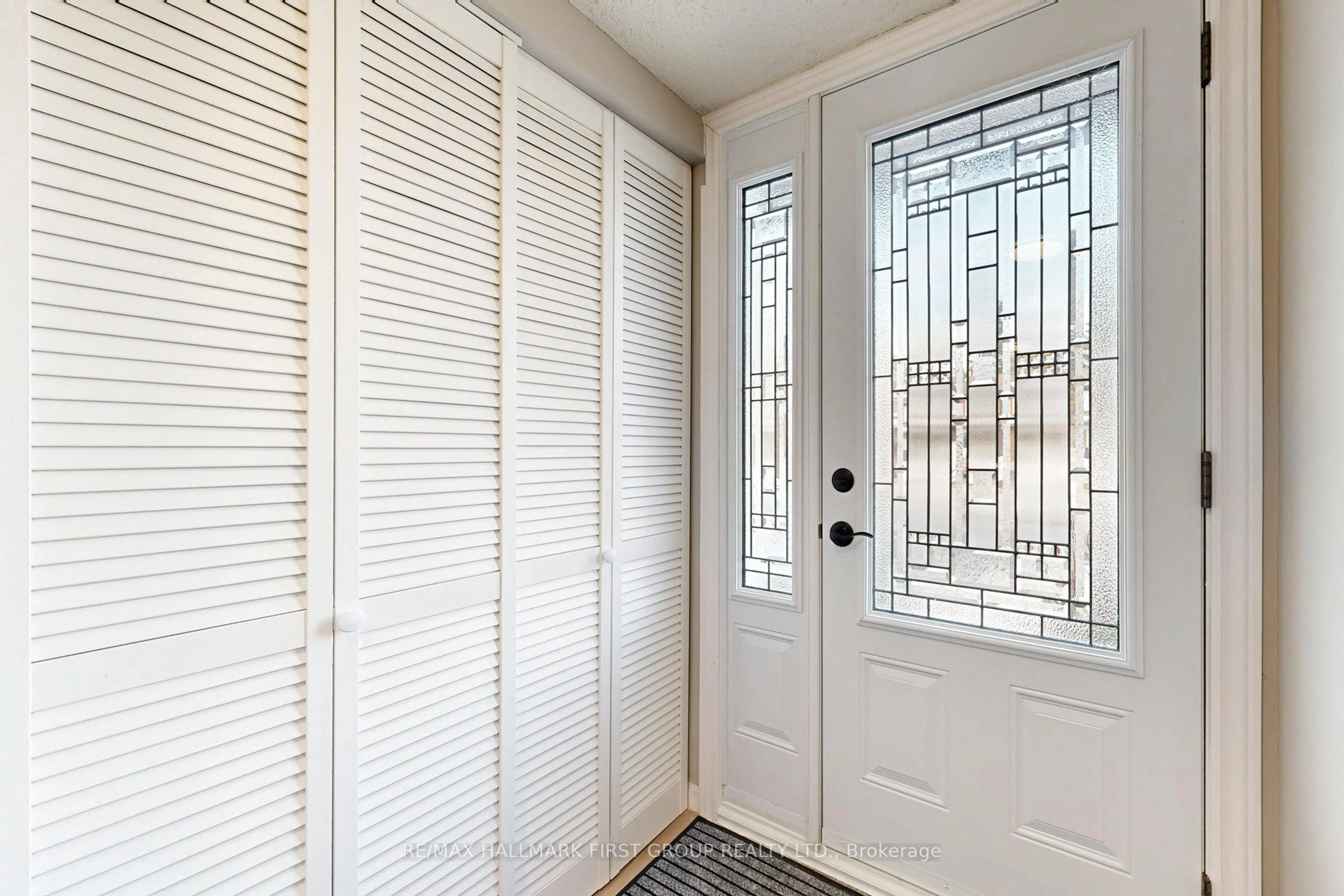 Indoor entryway for 1980 Rosefield Rd #20, Pickering Ontario L1V 3M4