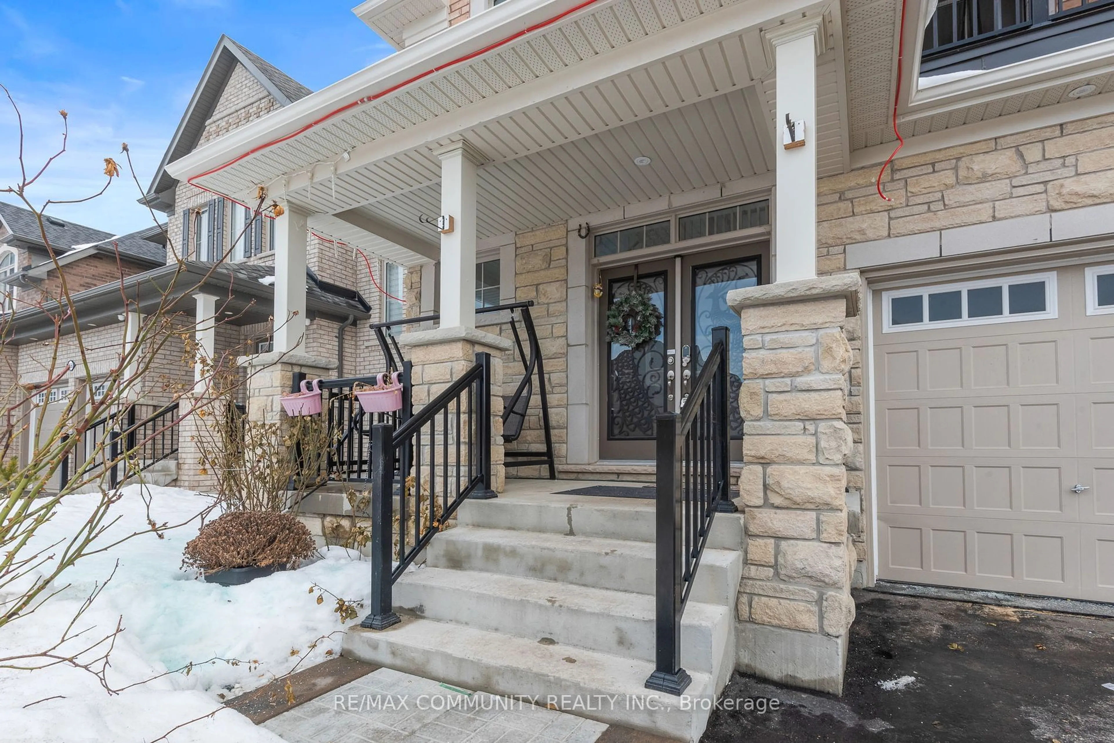 Indoor entryway for 57 Olerud Dr, Whitby Ontario L1P 0J1