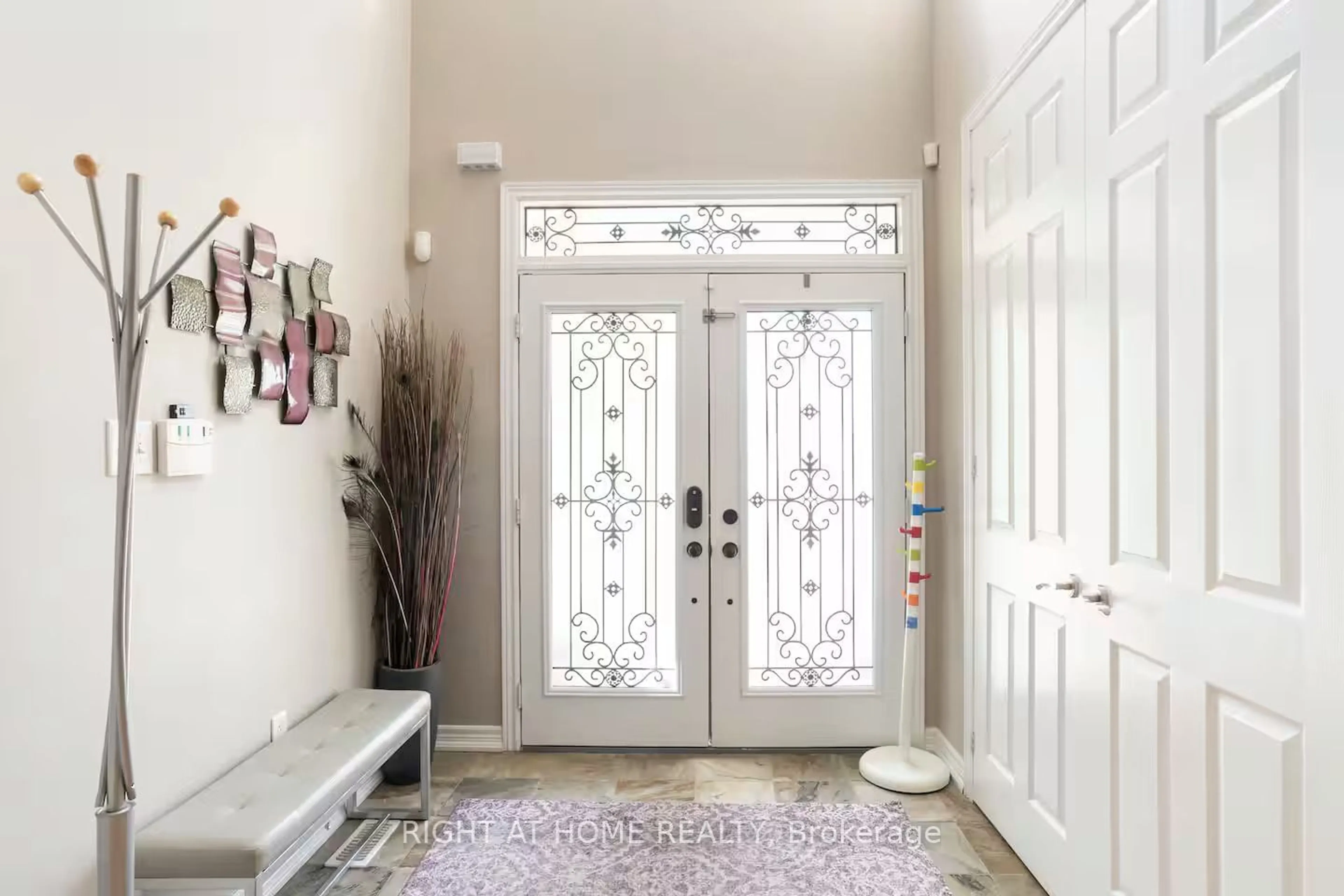 Indoor entryway for 1673 Ballantrae Dr, Oshawa Ontario L1K 0B1