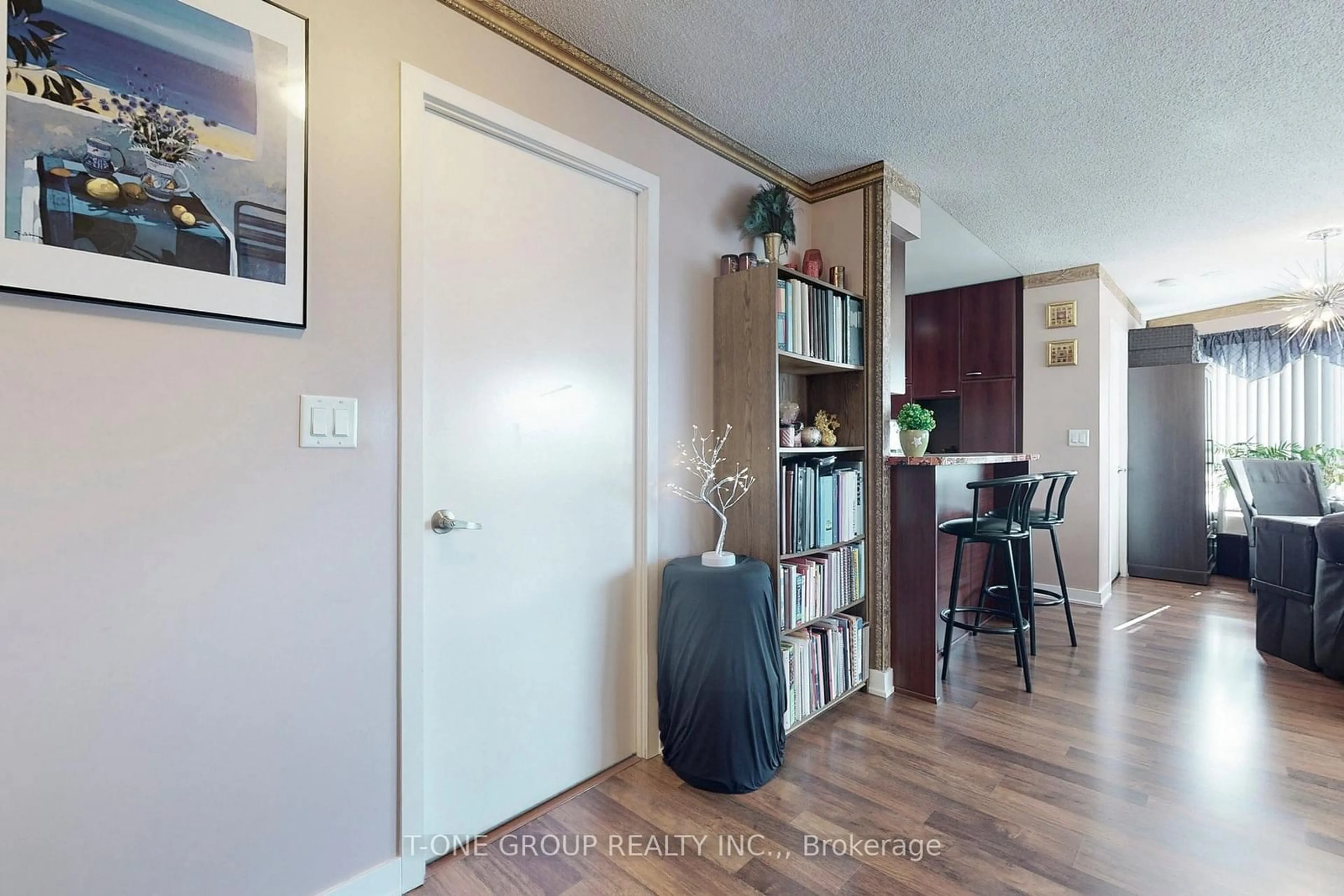 Indoor entryway for 36 LEE CENTRE Dr #2311, Toronto Ontario M1H 3K2