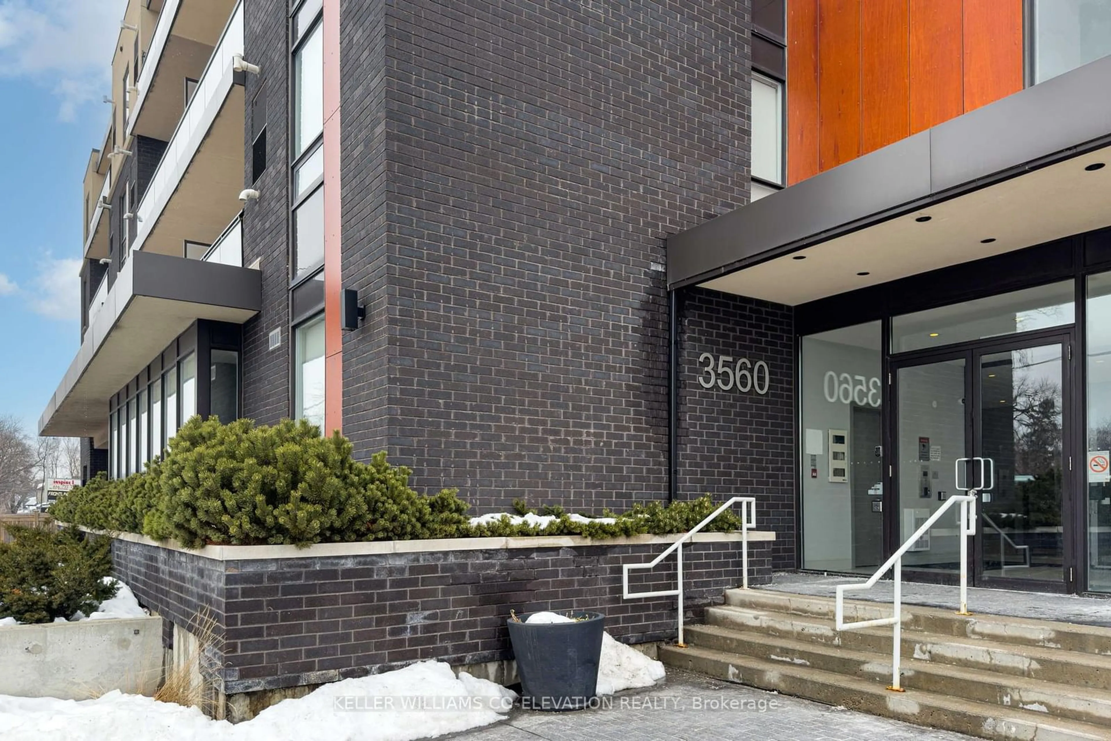 Indoor foyer for 3560 St Clair Ave #316, Toronto Ontario M1K 0A9