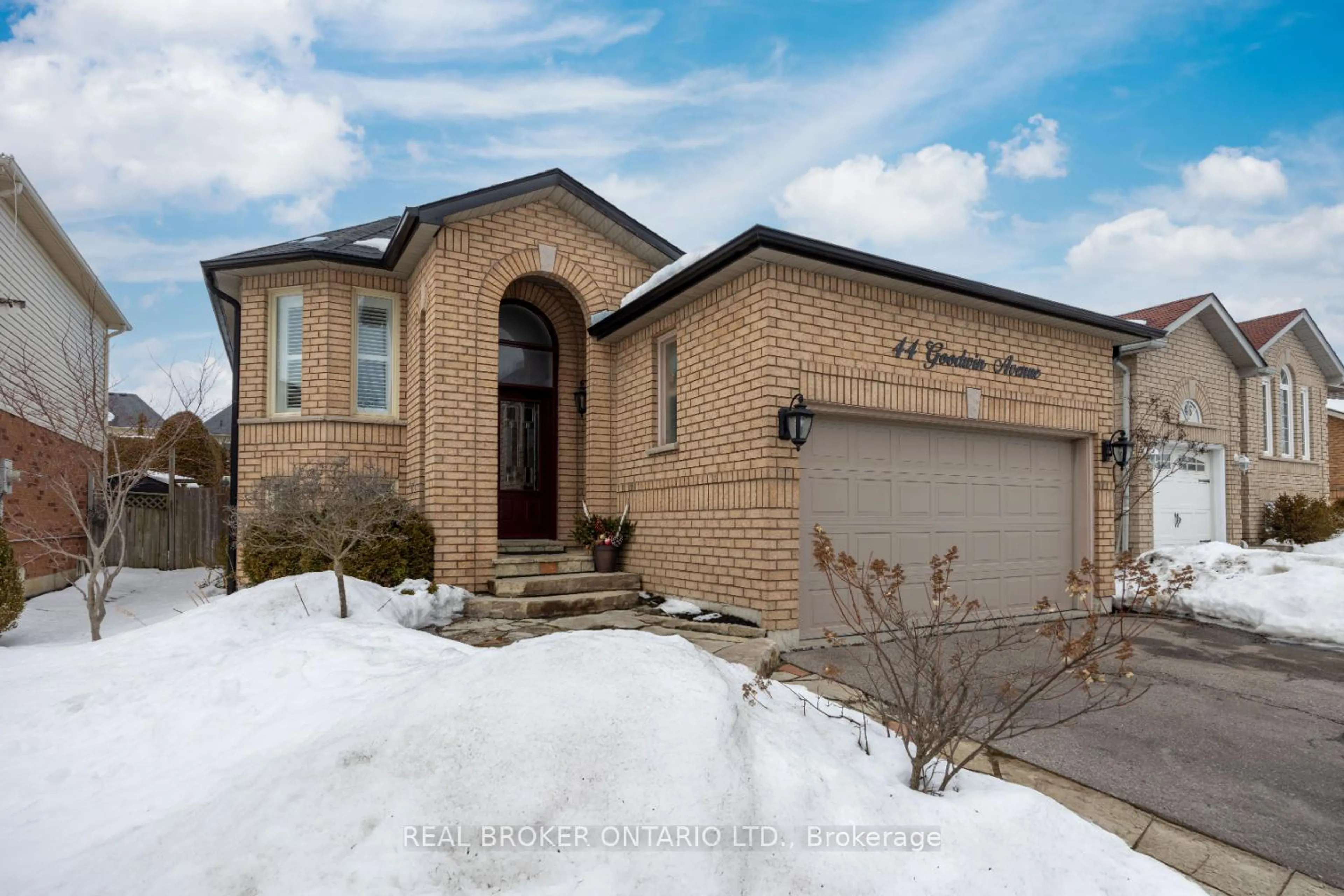 Home with brick exterior material, street for 44 Goodwin Ave, Clarington Ontario L1C 4Z5