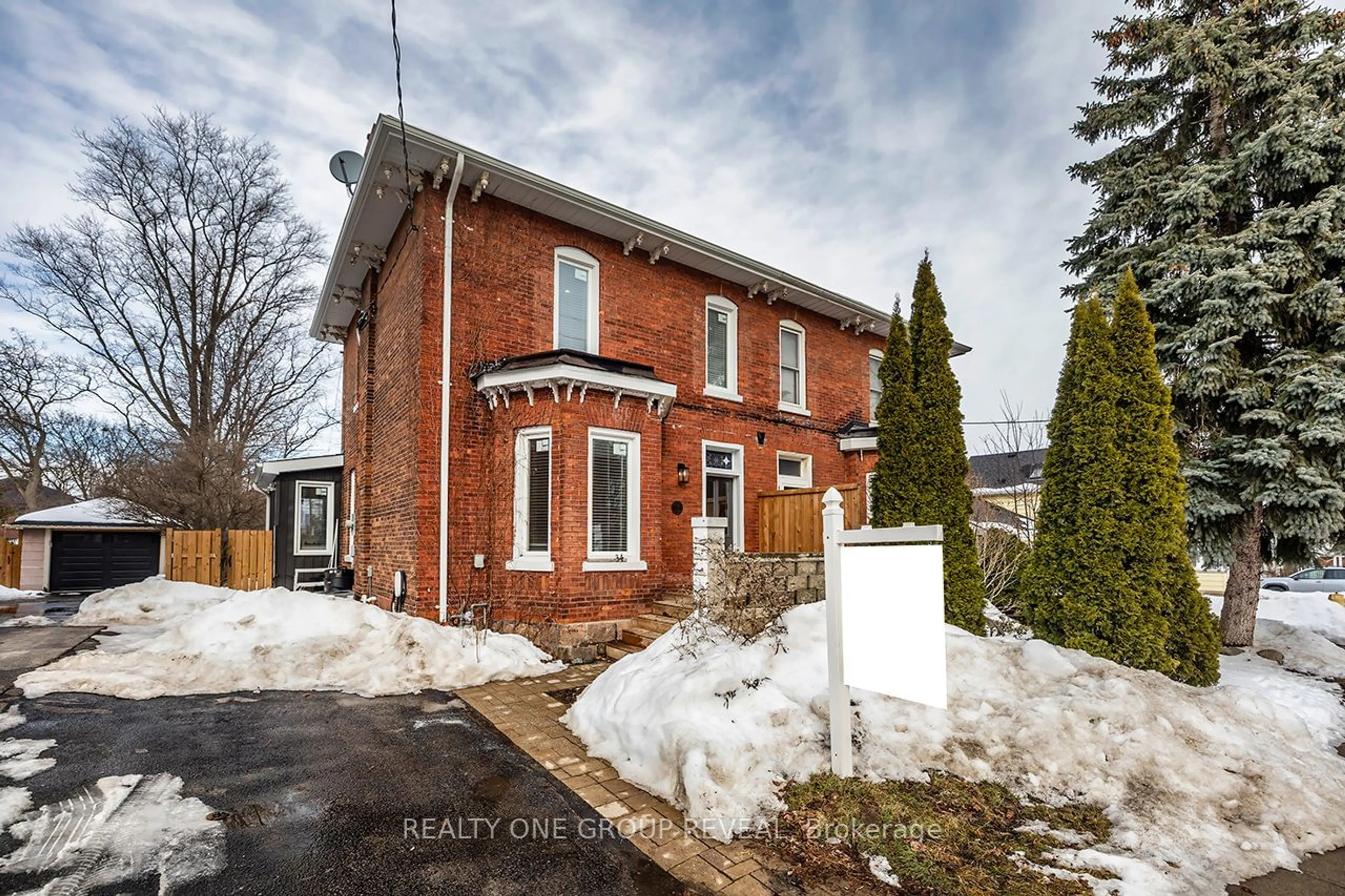 Home with brick exterior material, street for 34 Wellington St, Clarington Ontario L1C 1V2