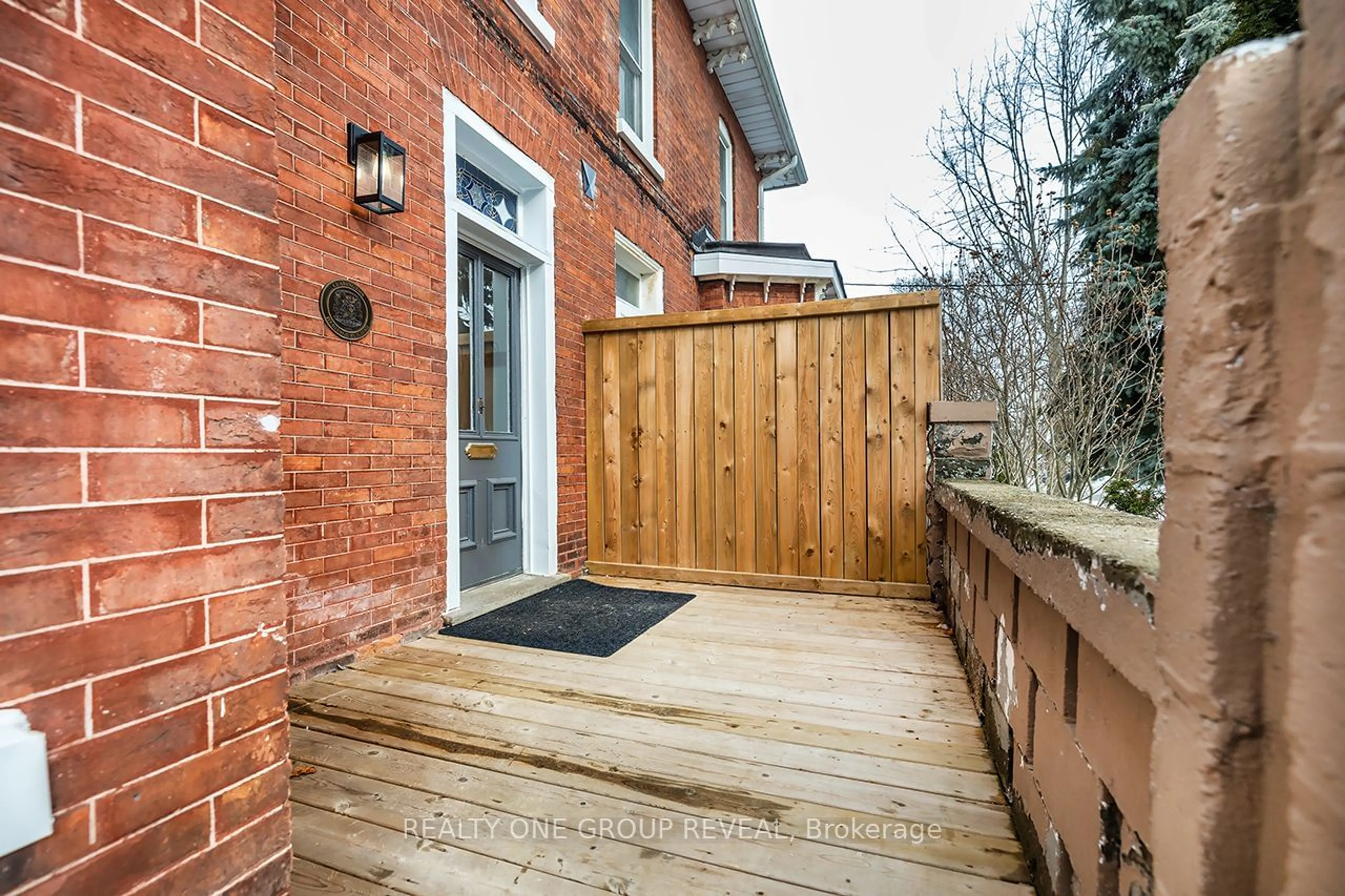 Patio, street for 34 Wellington St, Clarington Ontario L1C 1V2