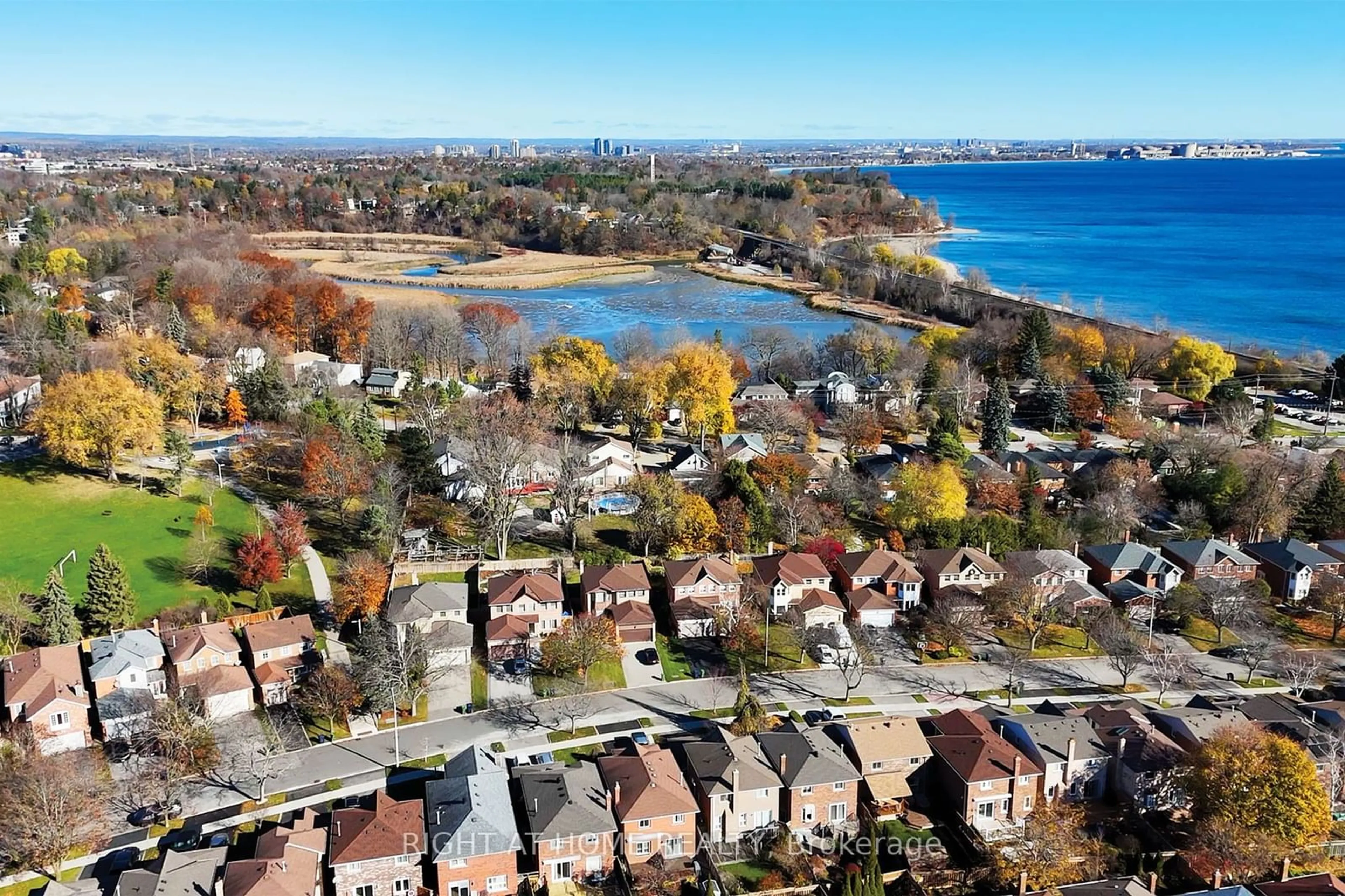 A pic from outside/outdoor area/front of a property/back of a property/a pic from drone, water/lake/river/ocean view for 30 Bornholm Dr, Toronto Ontario M1C 4P7