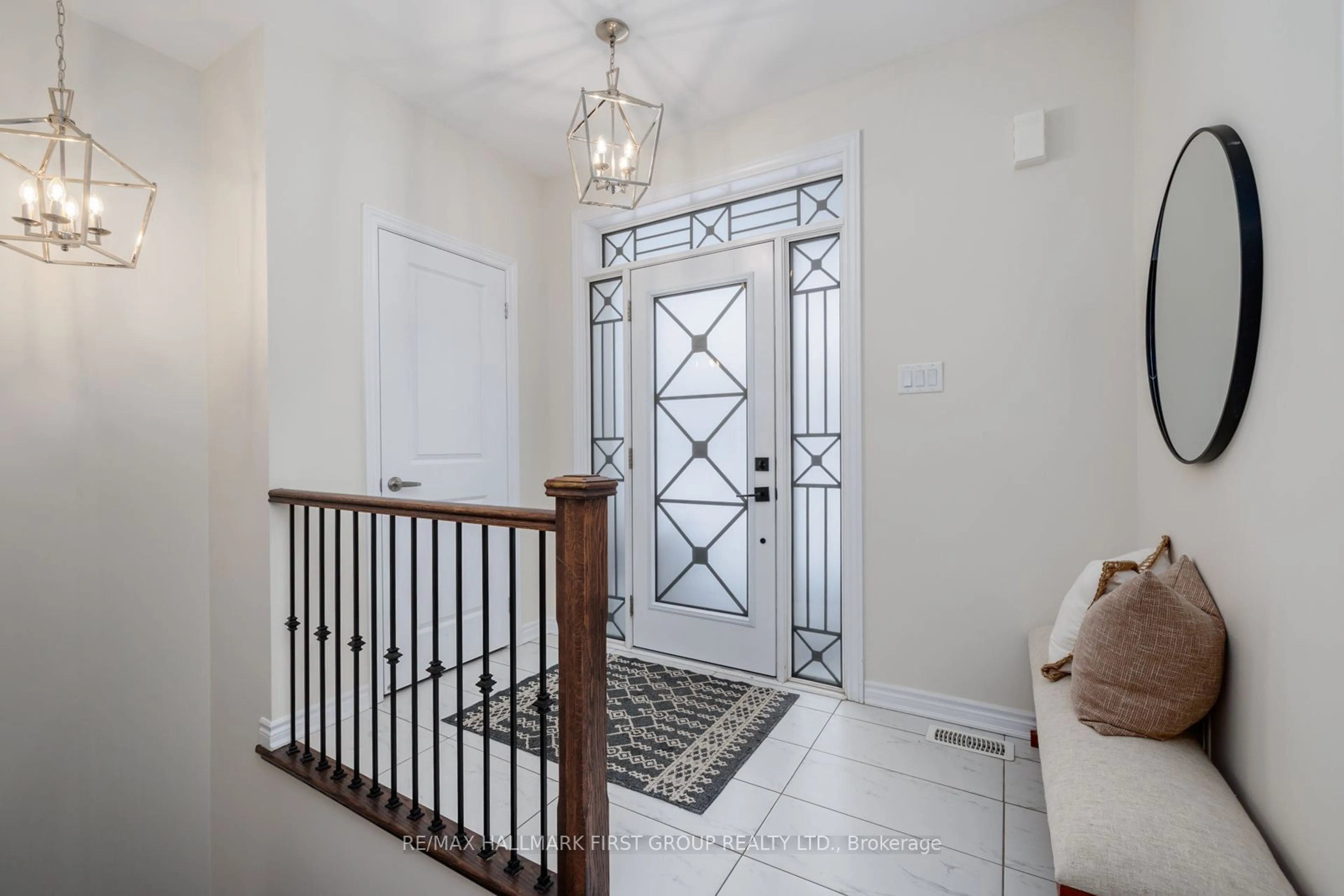 Indoor entryway for 94 Southampton St, Scugog Ontario L9L 2E5