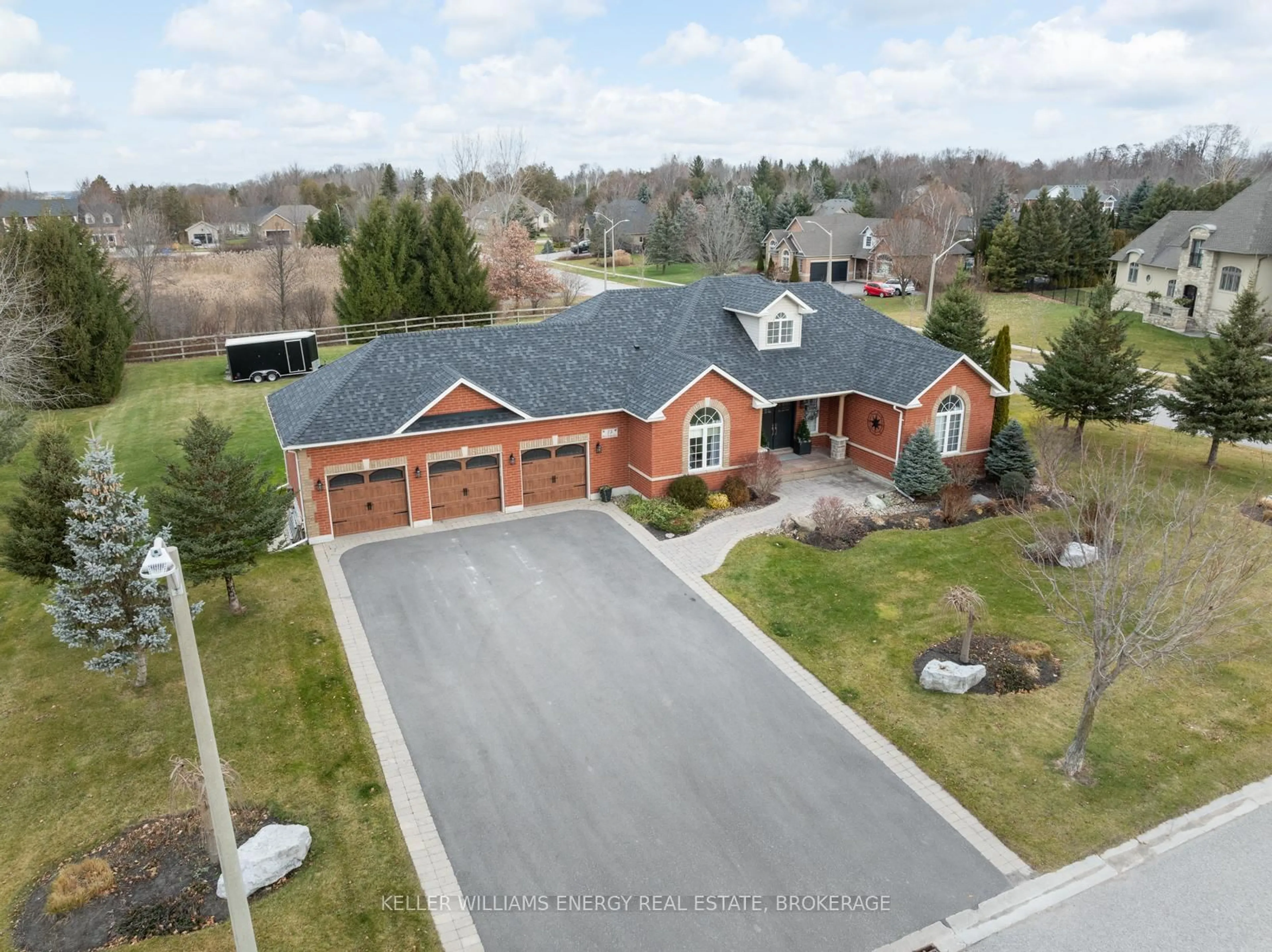 A pic from outside/outdoor area/front of a property/back of a property/a pic from drone, street for 23 Brae Valley Crt, Scugog Ontario L9L 1V1