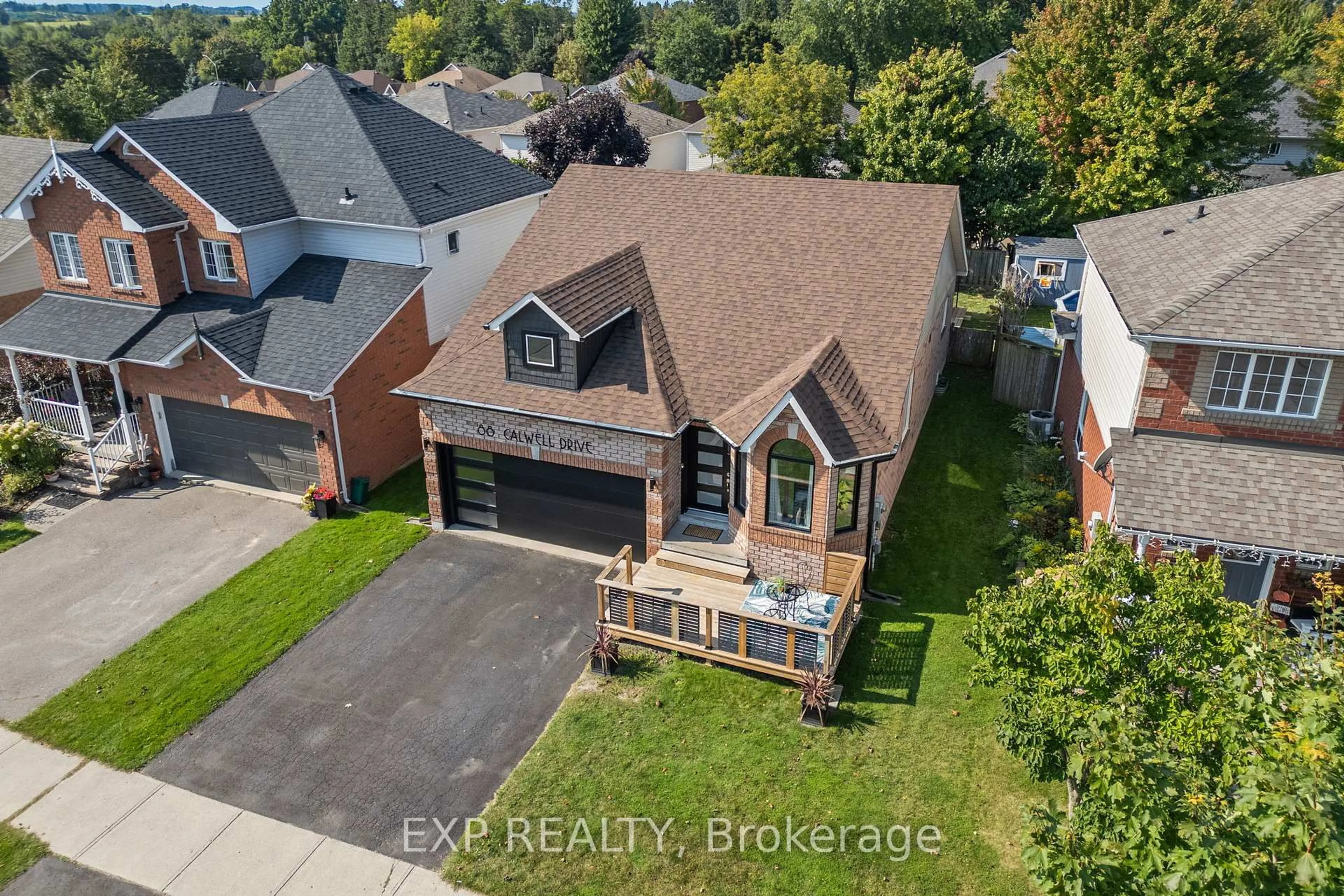 A pic from outside/outdoor area/front of a property/back of a property/a pic from drone, street for 88 Calwell Dr, Scugog Ontario L9L 1T7