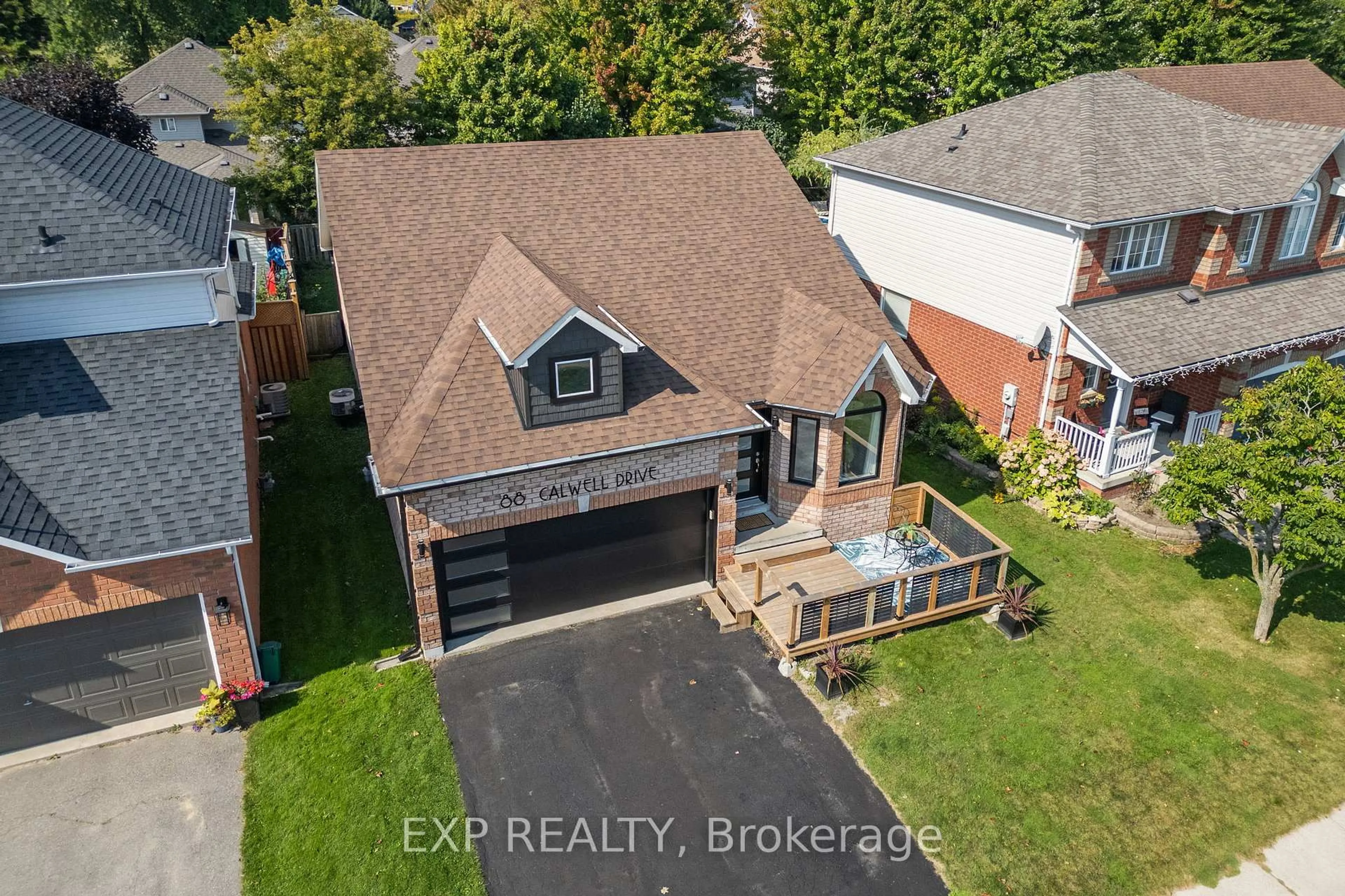 A pic from outside/outdoor area/front of a property/back of a property/a pic from drone, street for 88 Calwell Dr, Scugog Ontario L9L 1T7