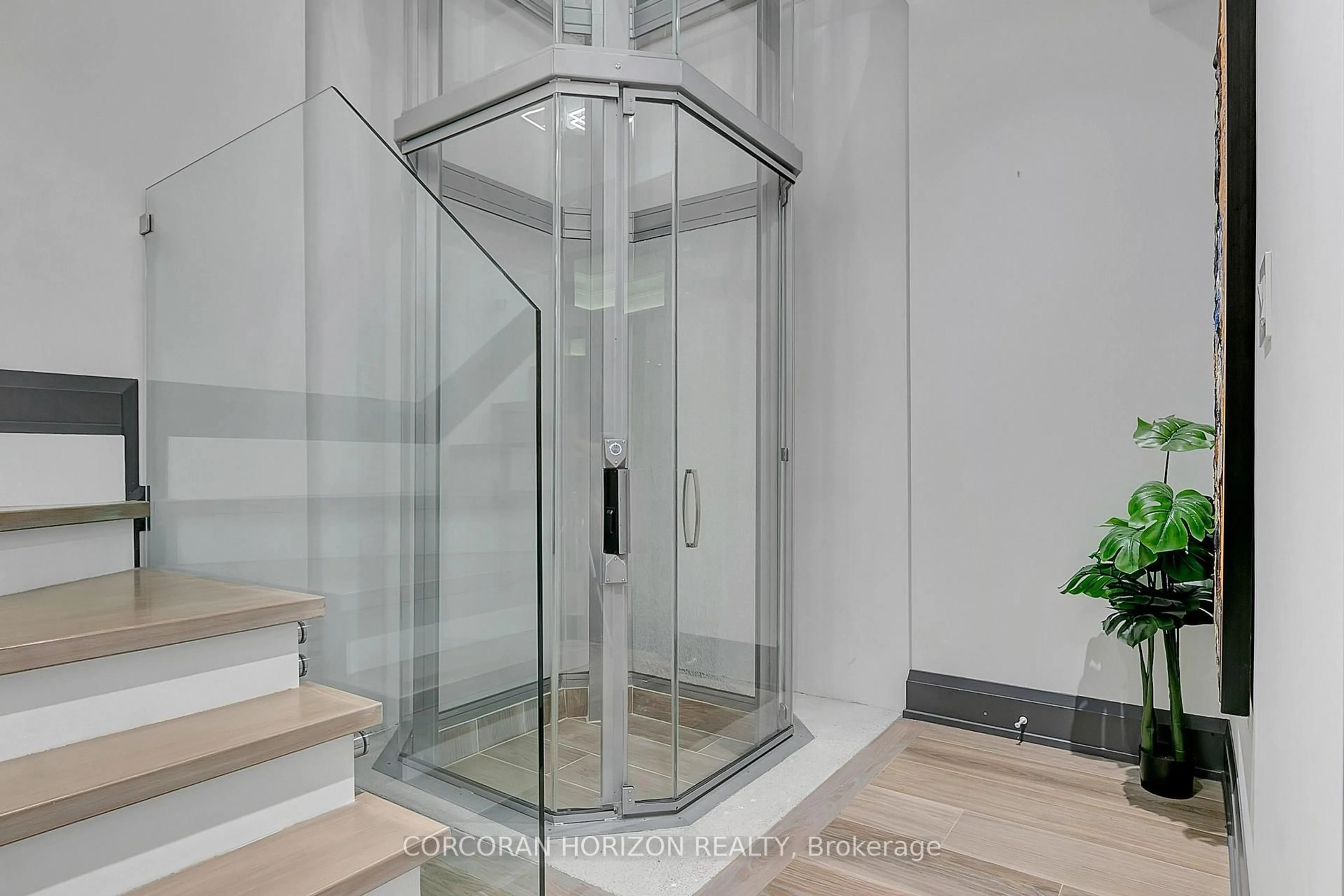 Indoor foyer for 70A Hillside Dr, Toronto Ontario M4K 2M6