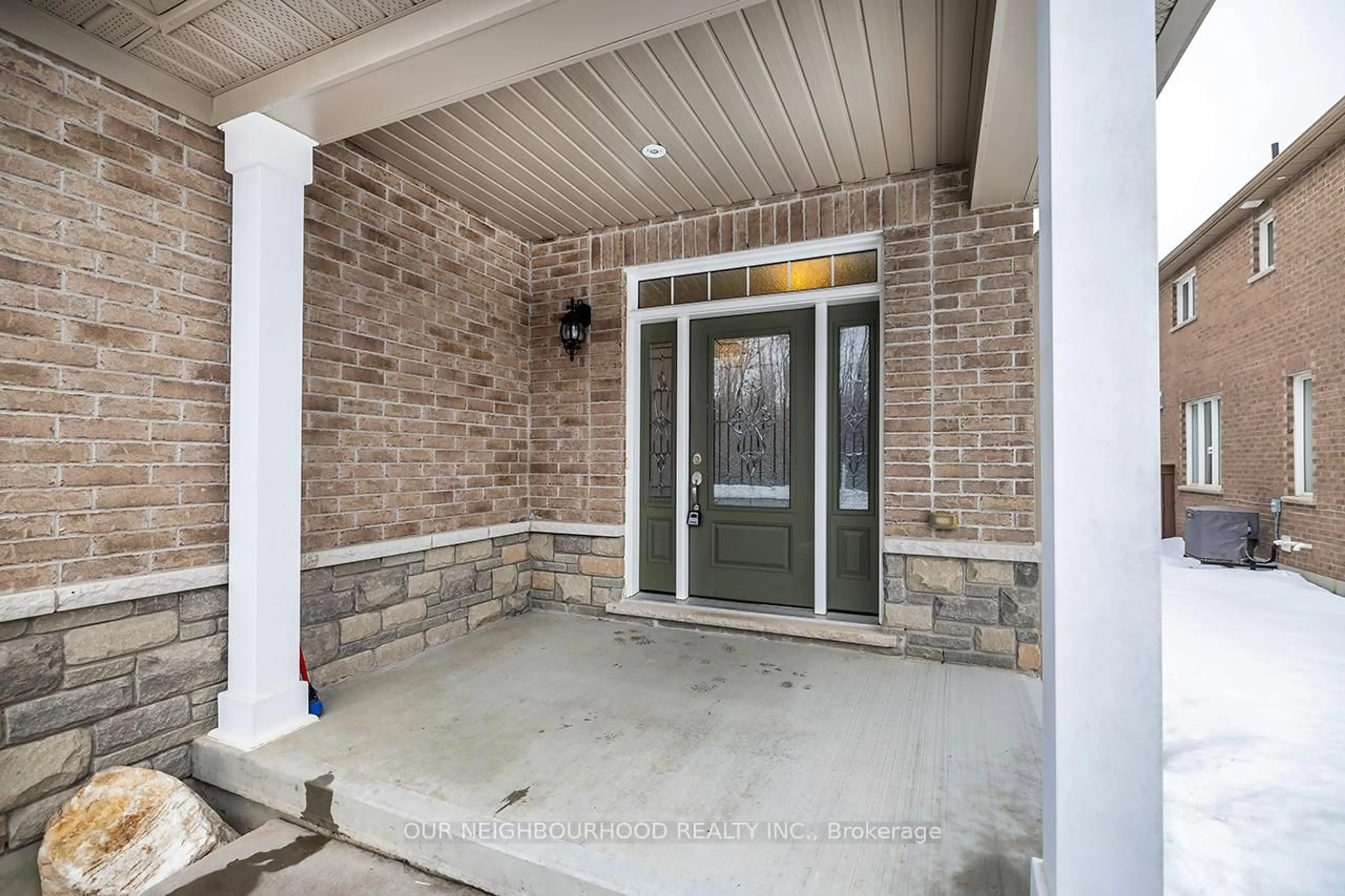 Indoor entryway for 1283 Aldsworth Cres, Oshawa Ontario L1K 0S5