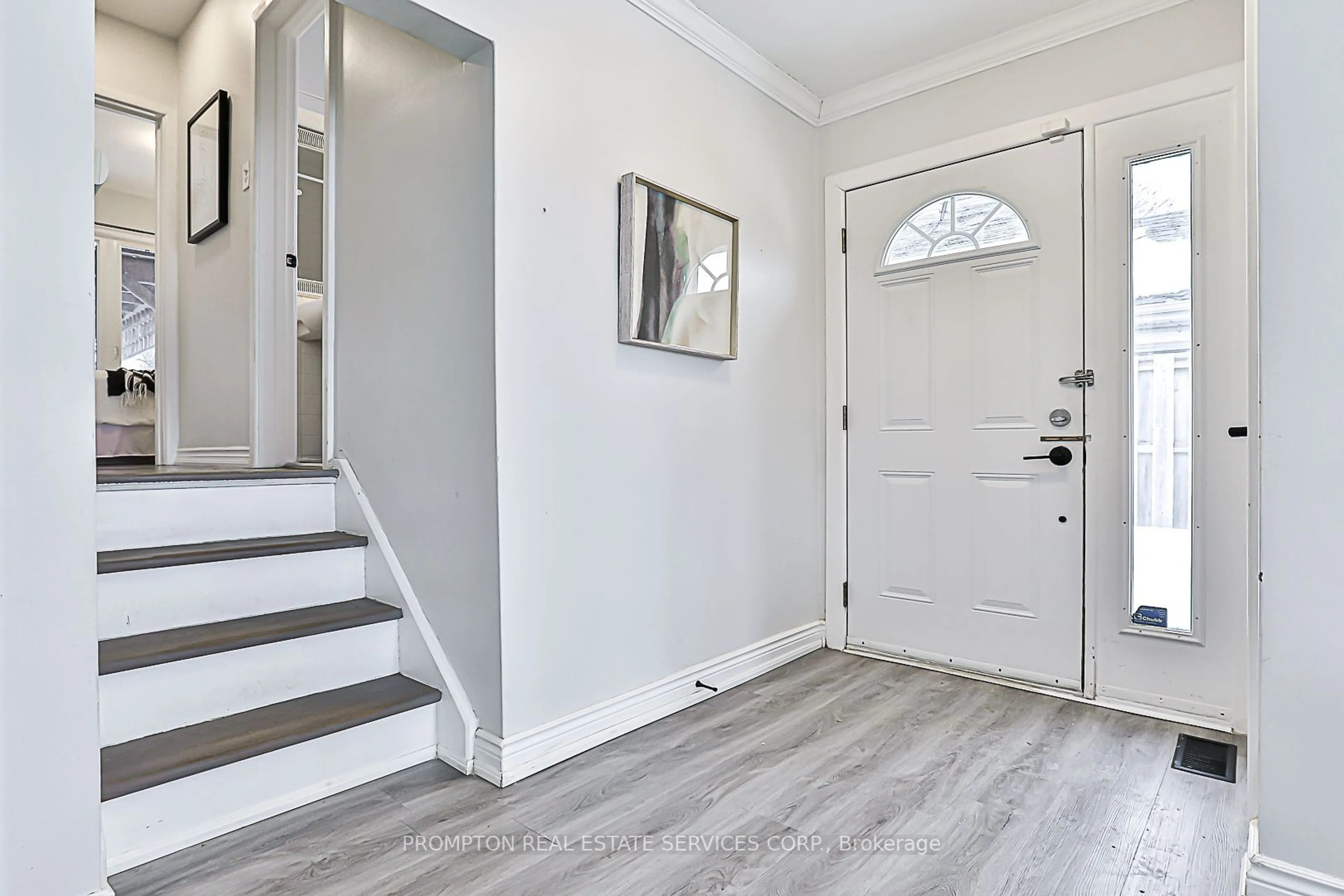 Indoor entryway for 1510 Danforth Rd, Toronto Ontario M1J 1H8