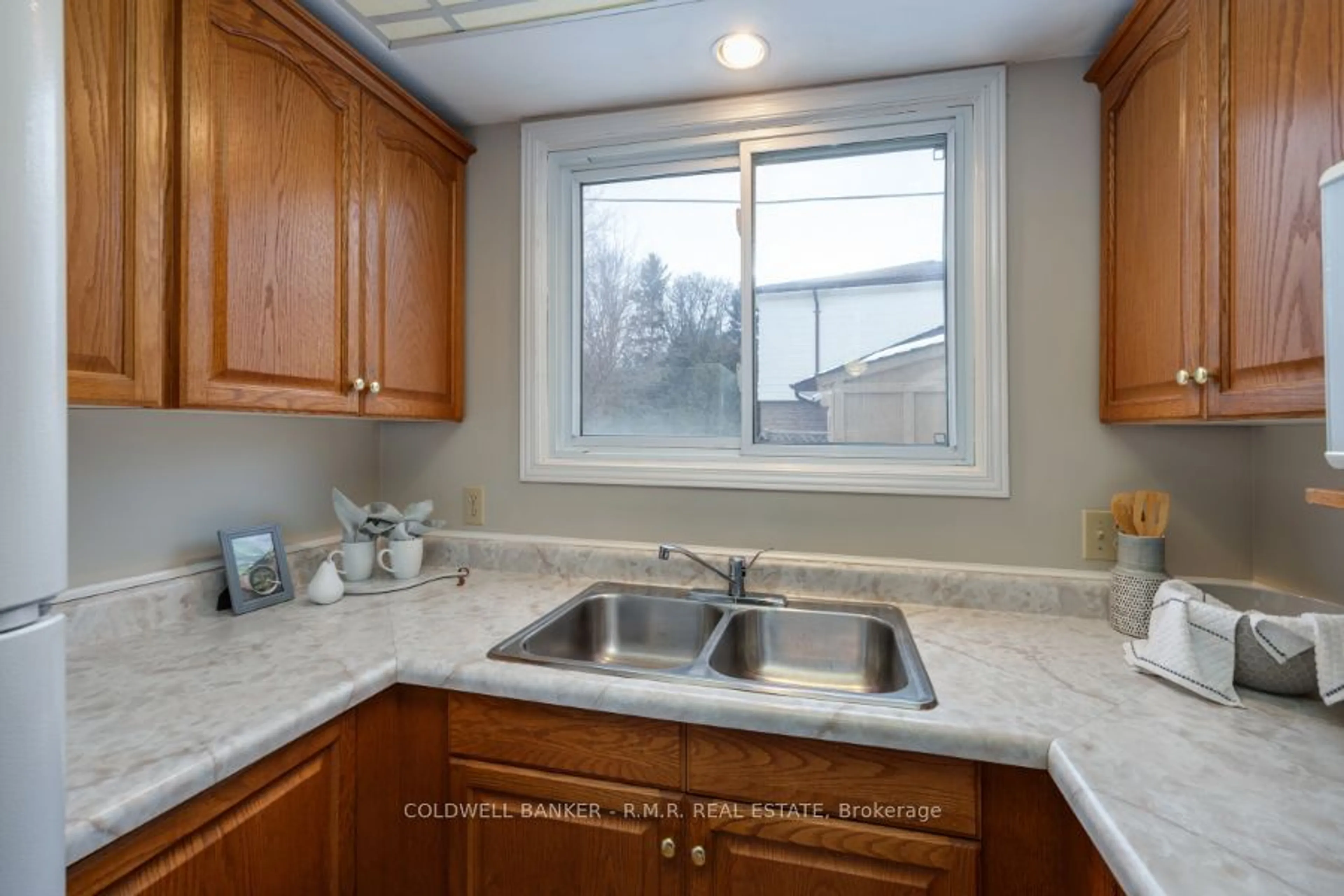 Standard kitchen, ceramic/tile floor for 80 Little Ave, Clarington Ontario L1C 1K1