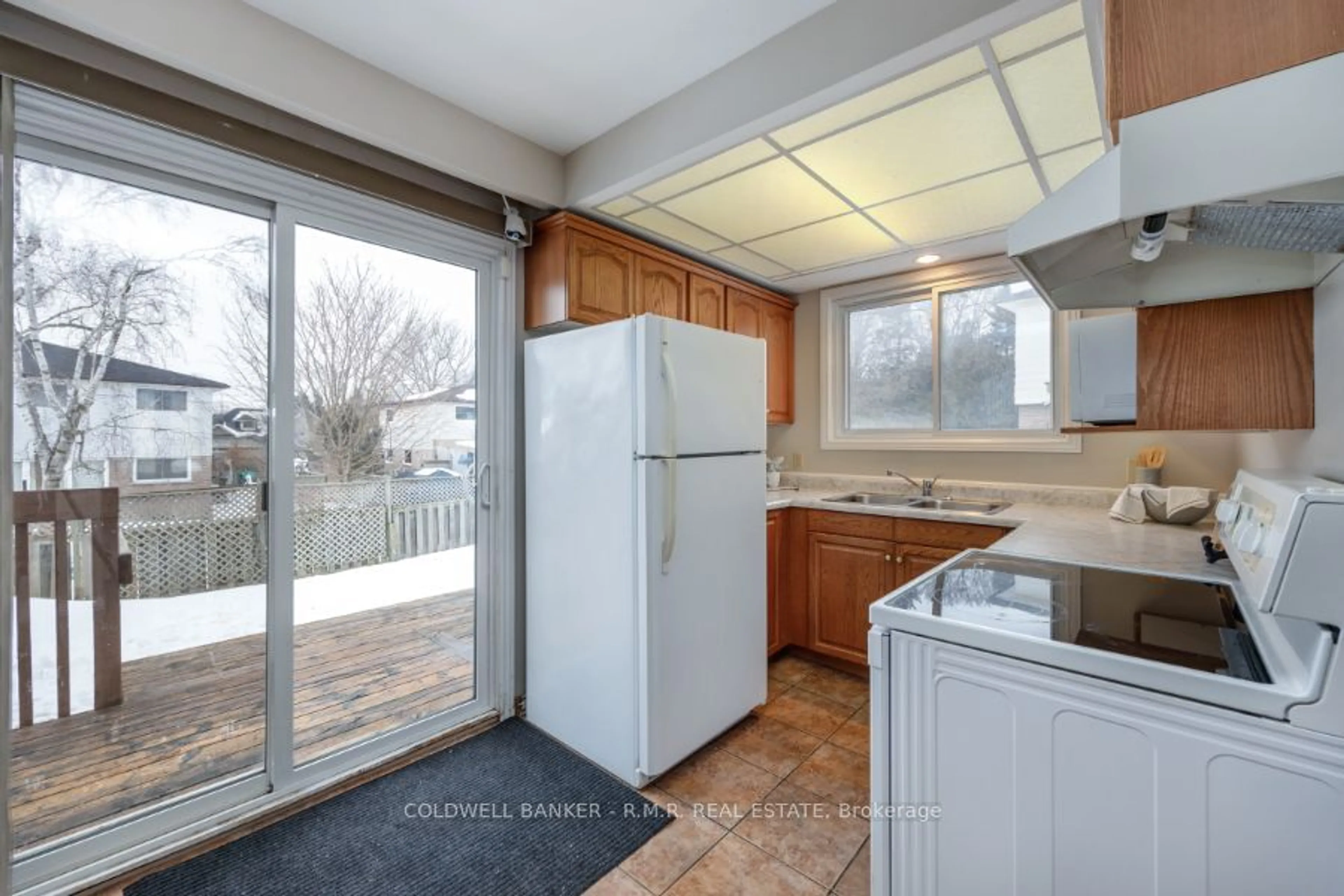 Standard kitchen, unknown for 80 Little Ave, Clarington Ontario L1C 1K1